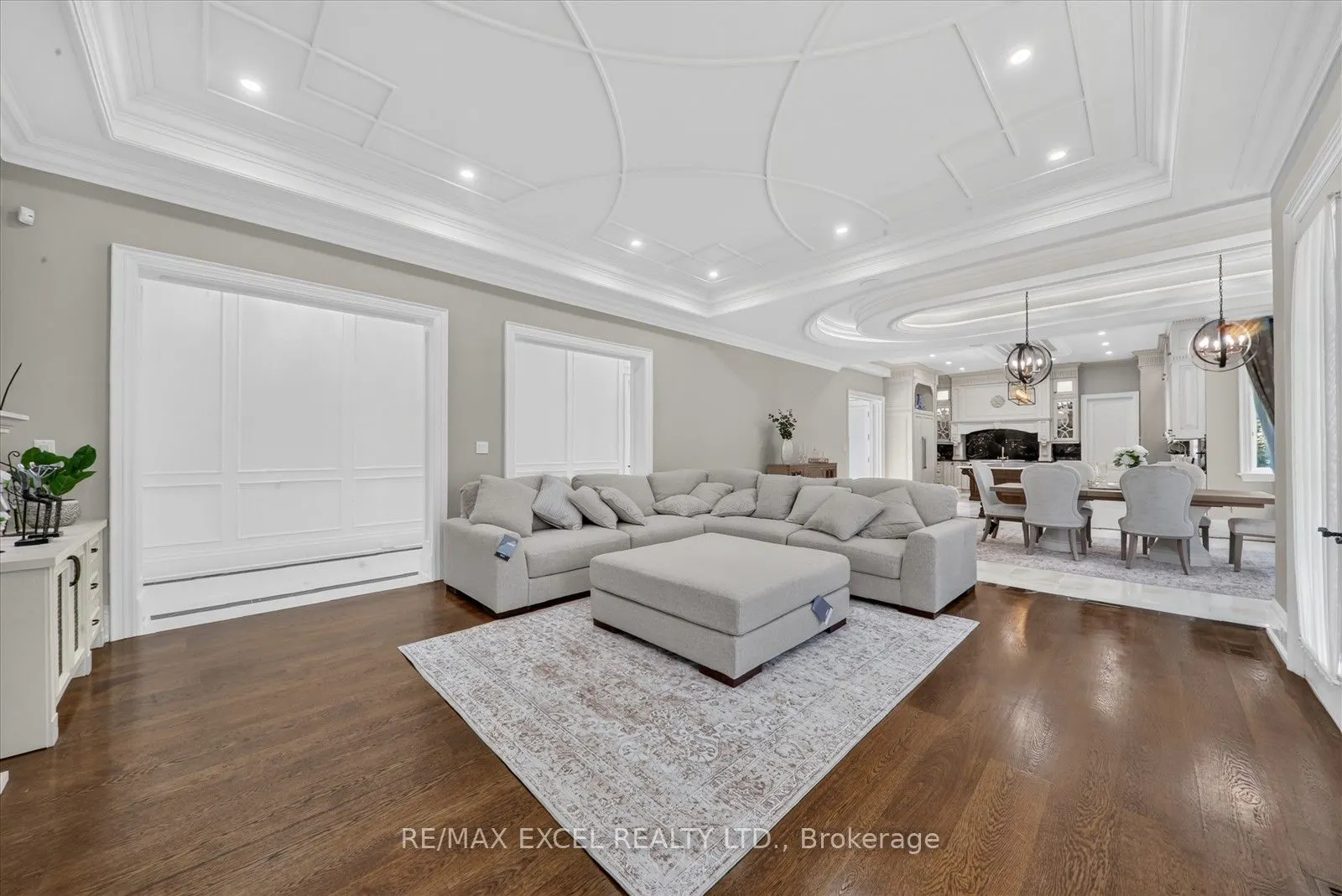 28 Personna Boulevard