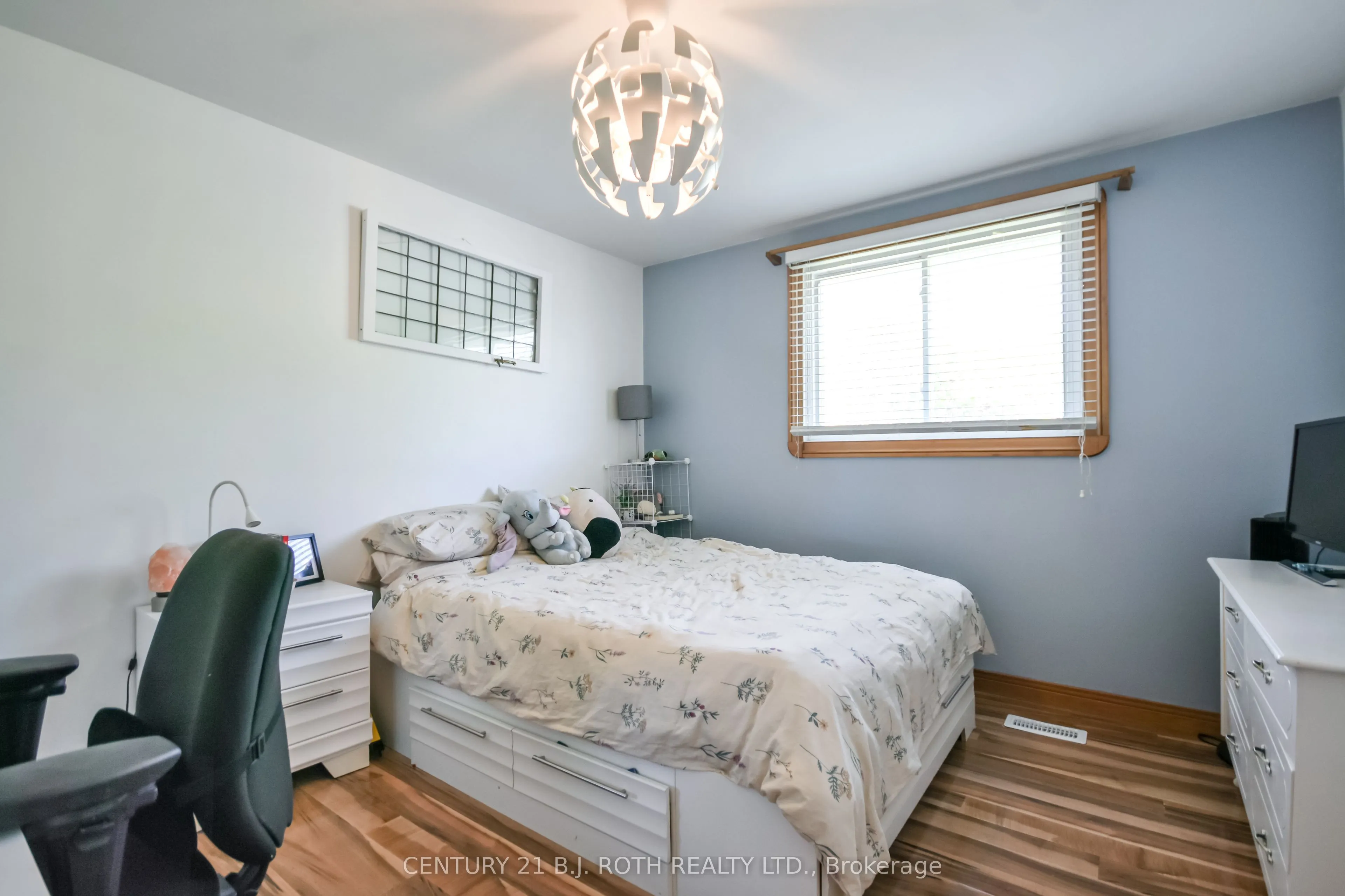 671 Simcoe Road