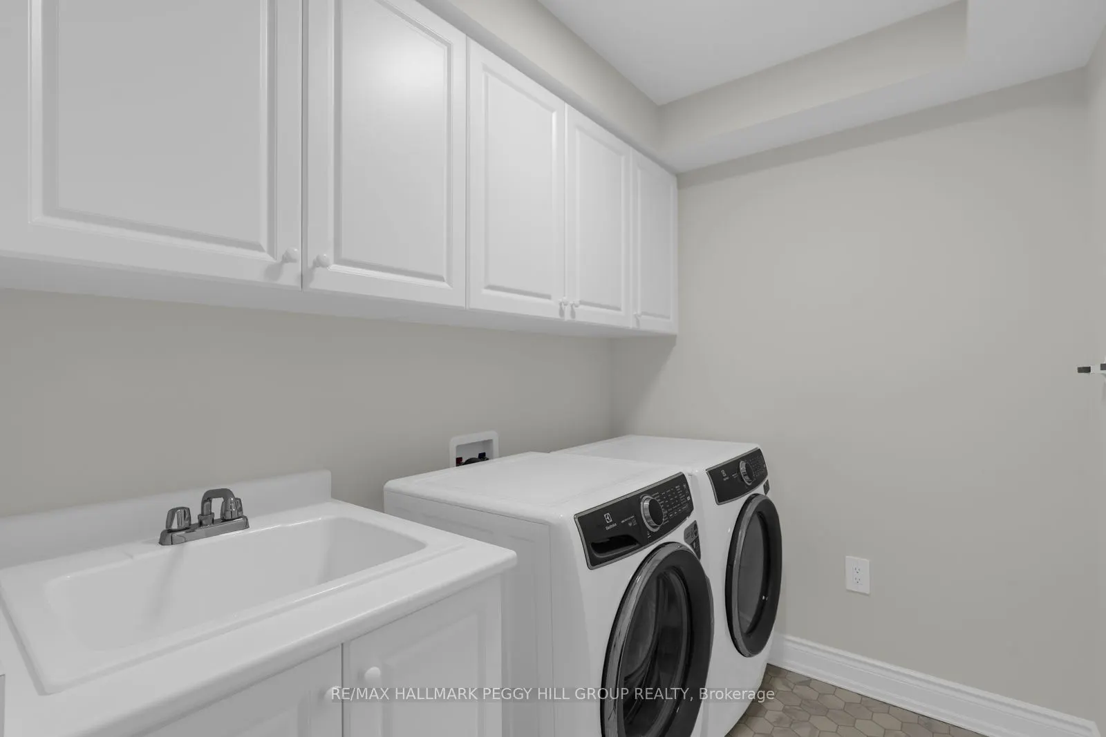 94 Summerhill Drive #10