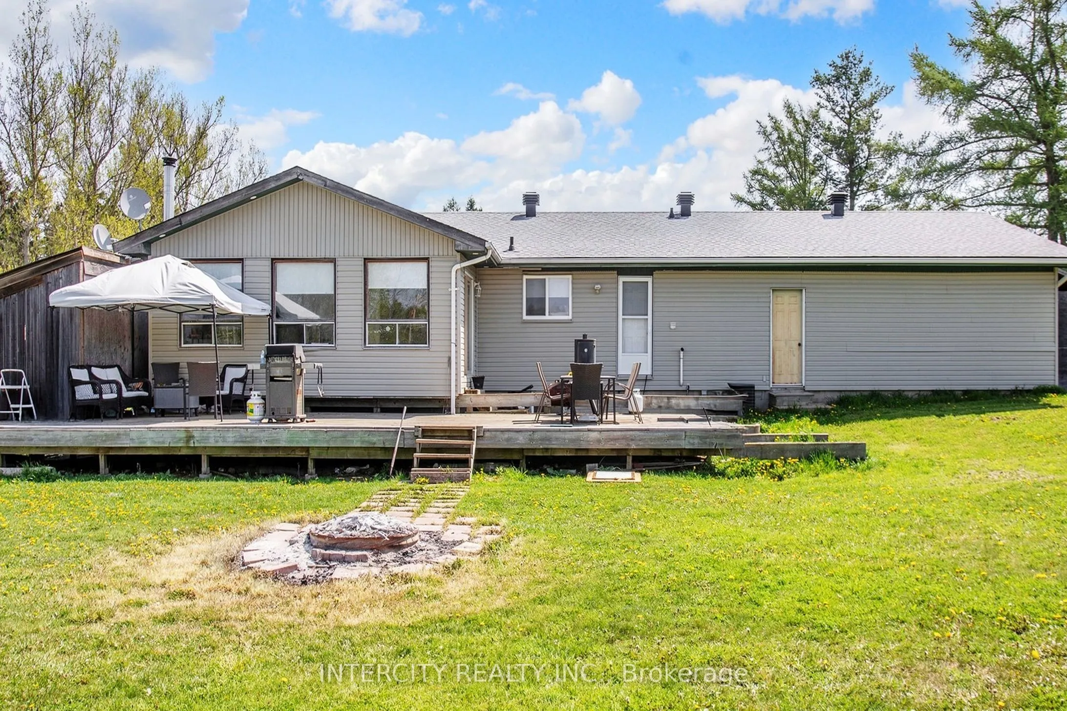 2076 15th Side Road