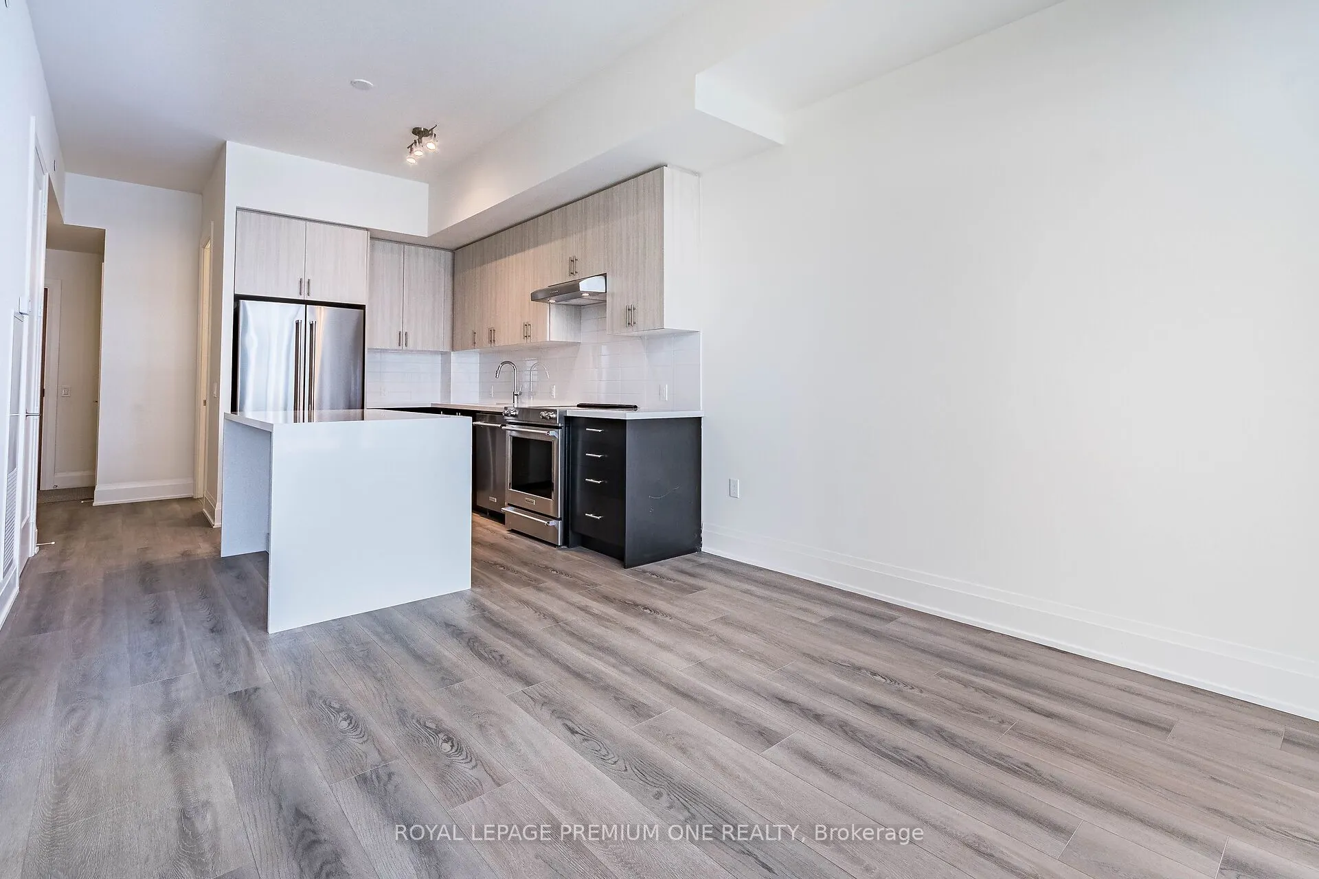 8960 Jane Street #604