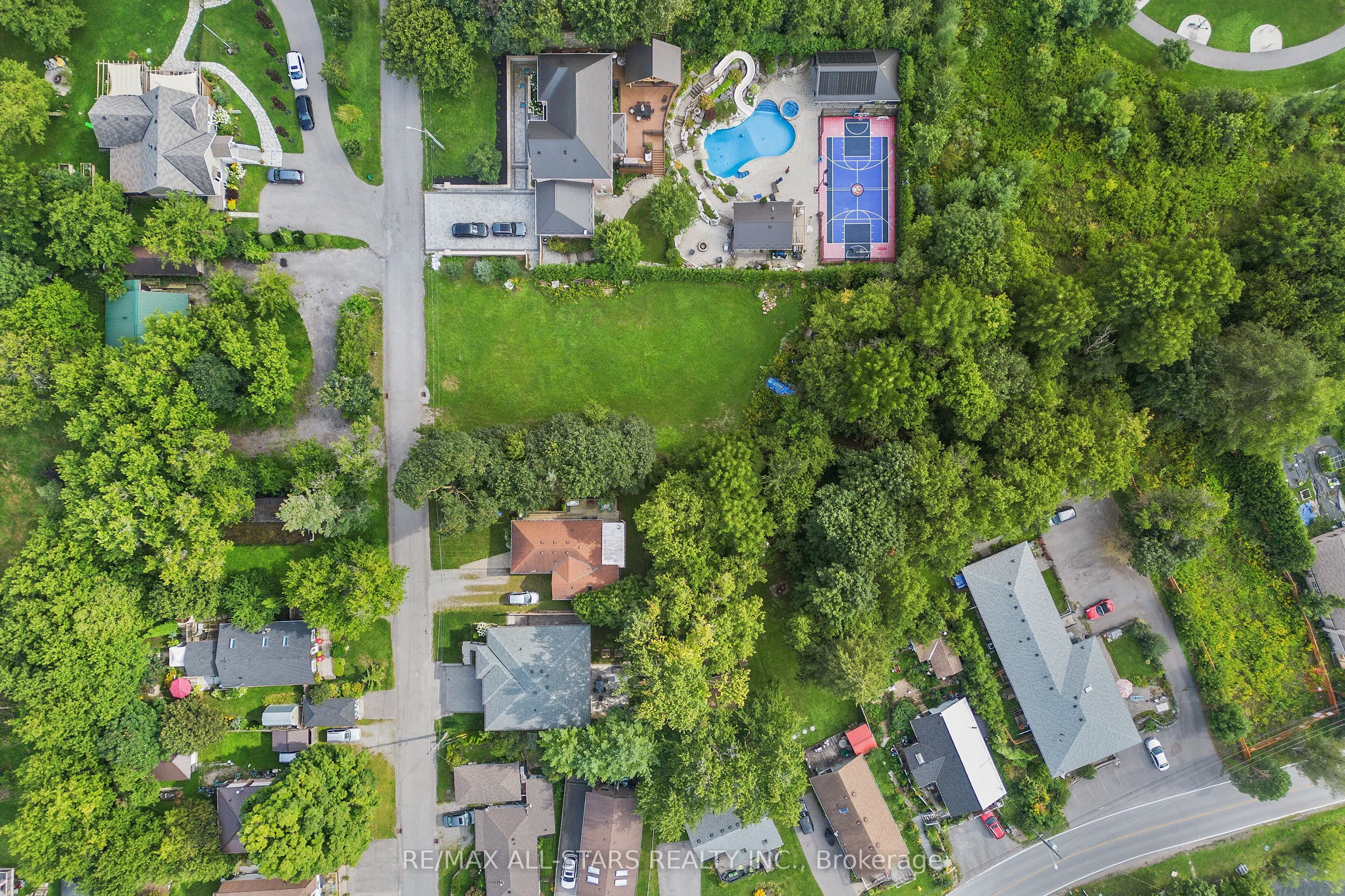 12 Churchill Drive S