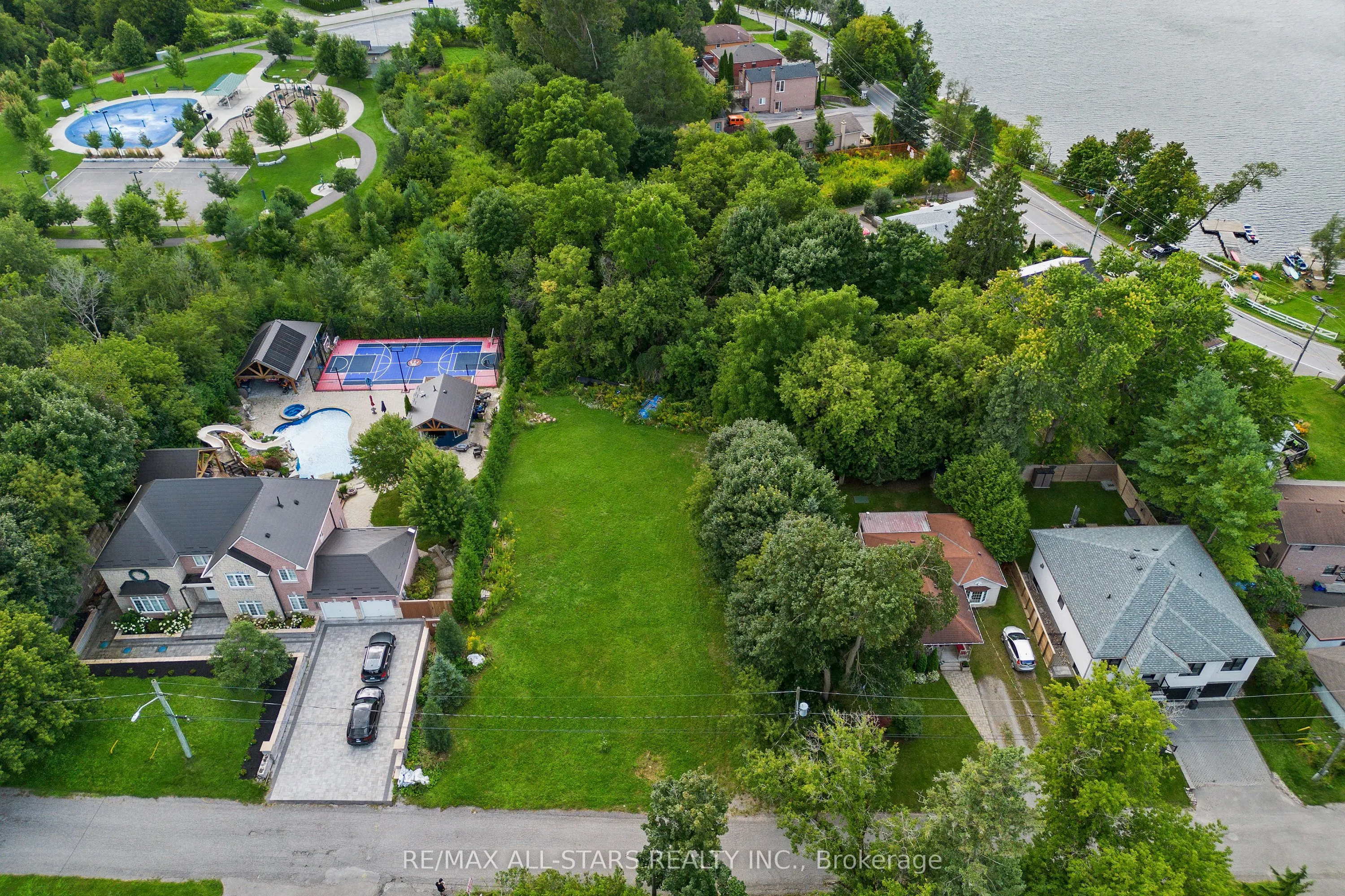 12 Churchill Drive S