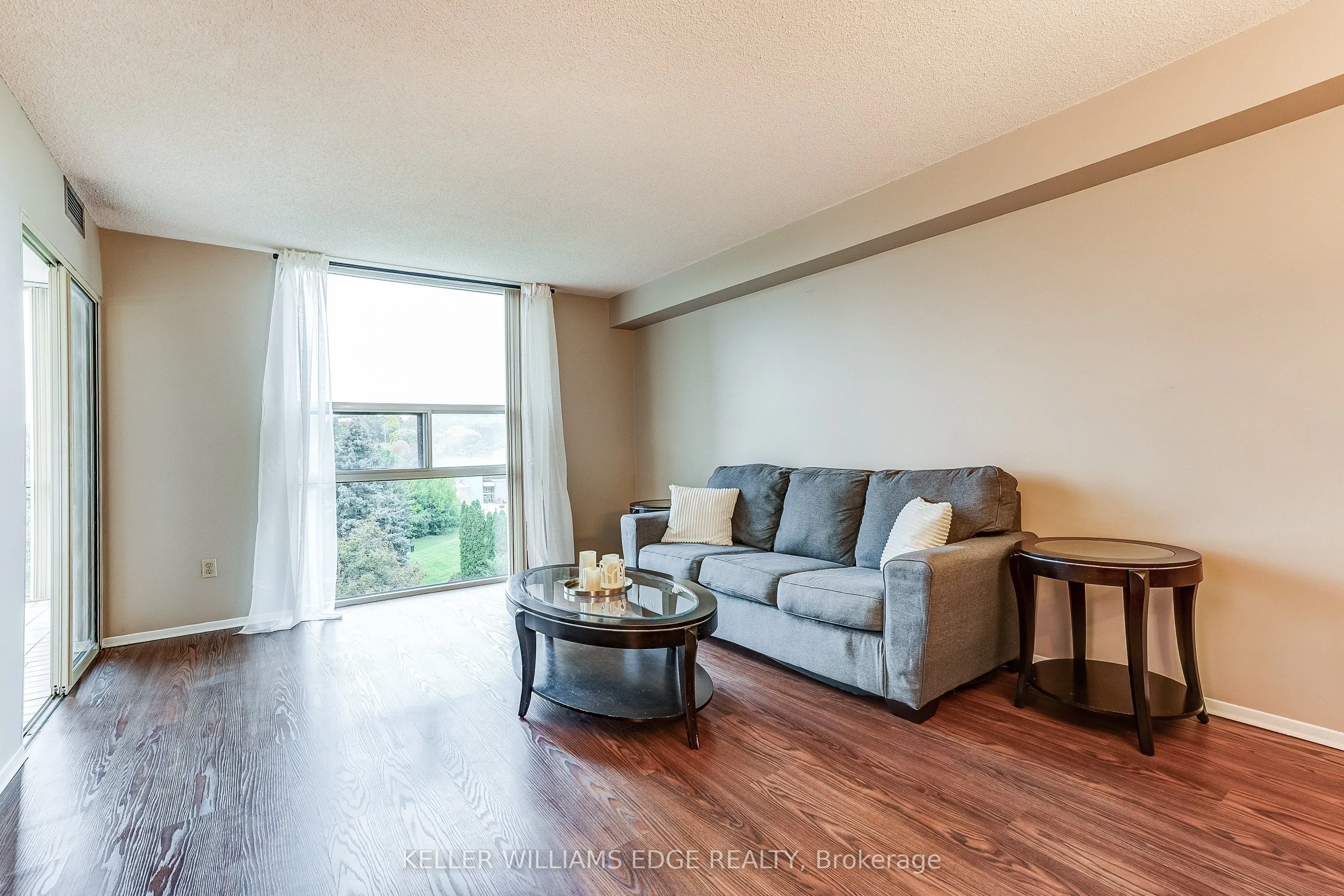 40 Harding Boulevard W #603