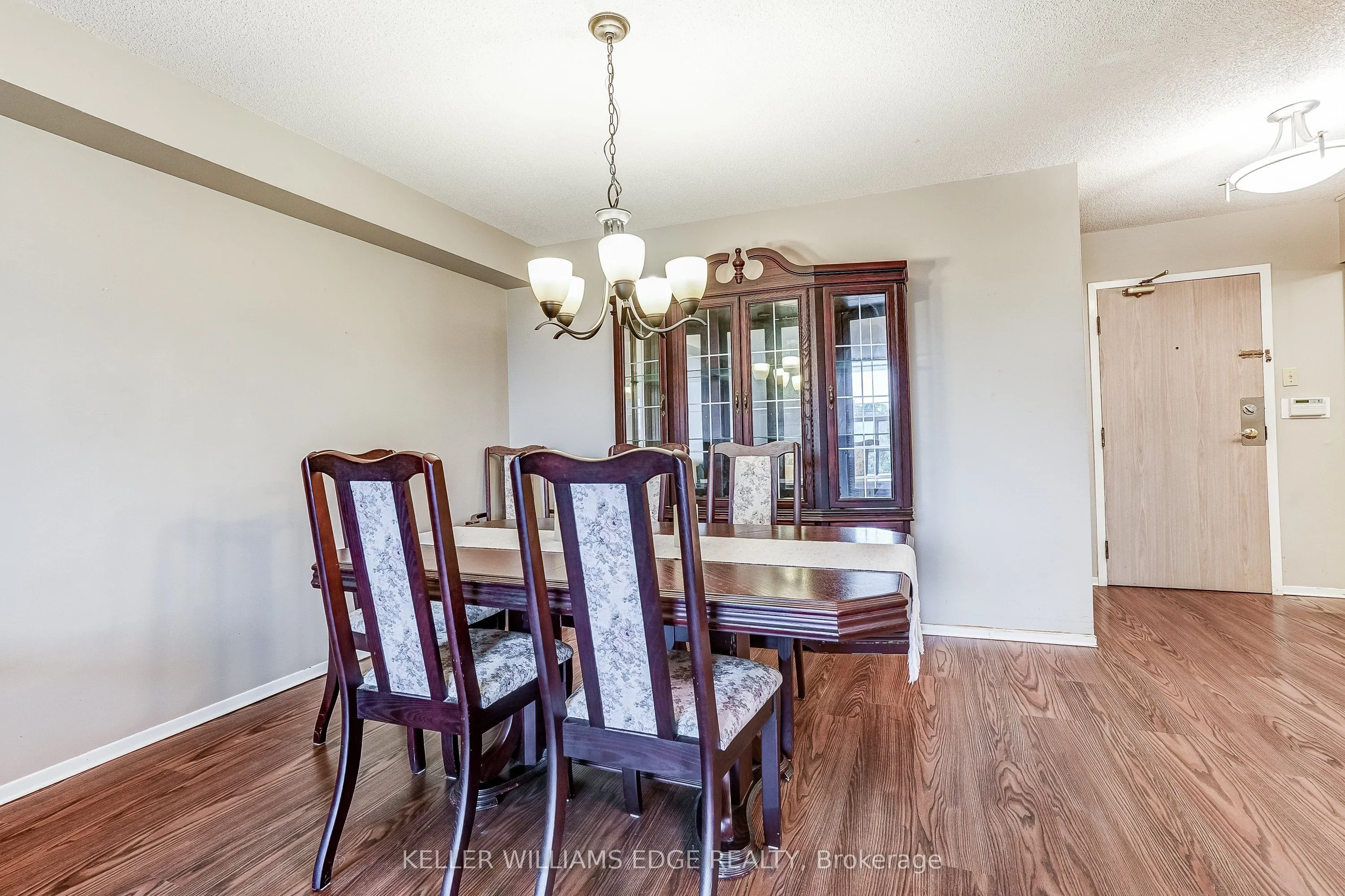 40 Harding Boulevard W #603