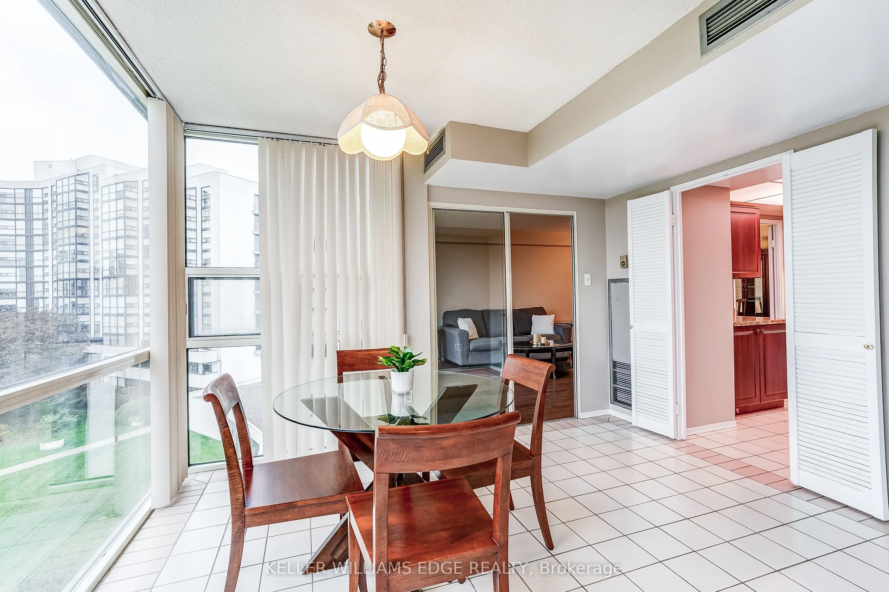 40 Harding Boulevard W #603