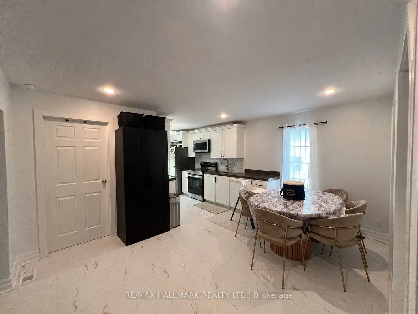 36 FERGUS Avenue N