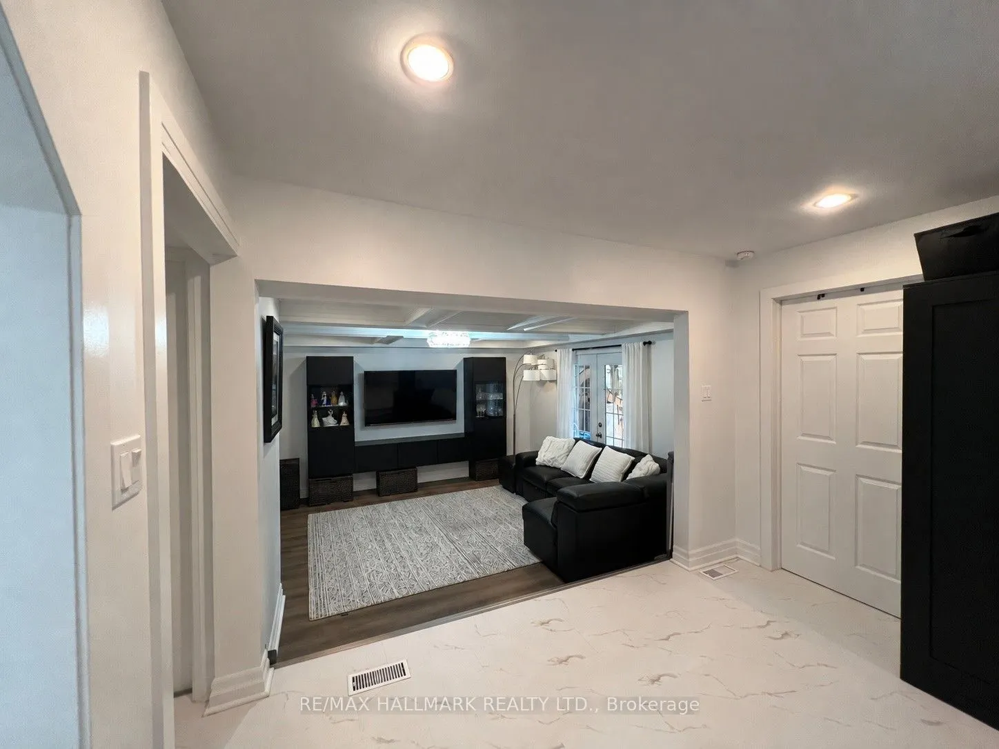 36 FERGUS Avenue N
