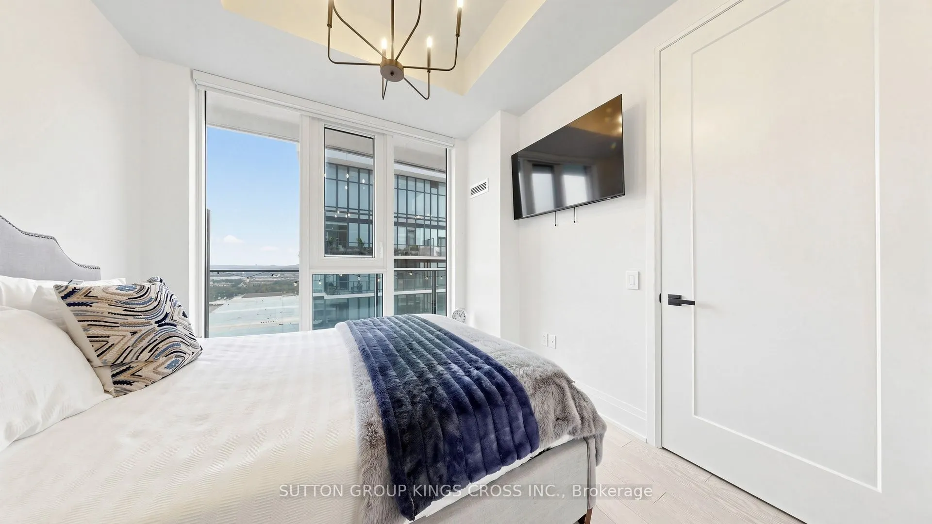 9000 Jane Street #2514