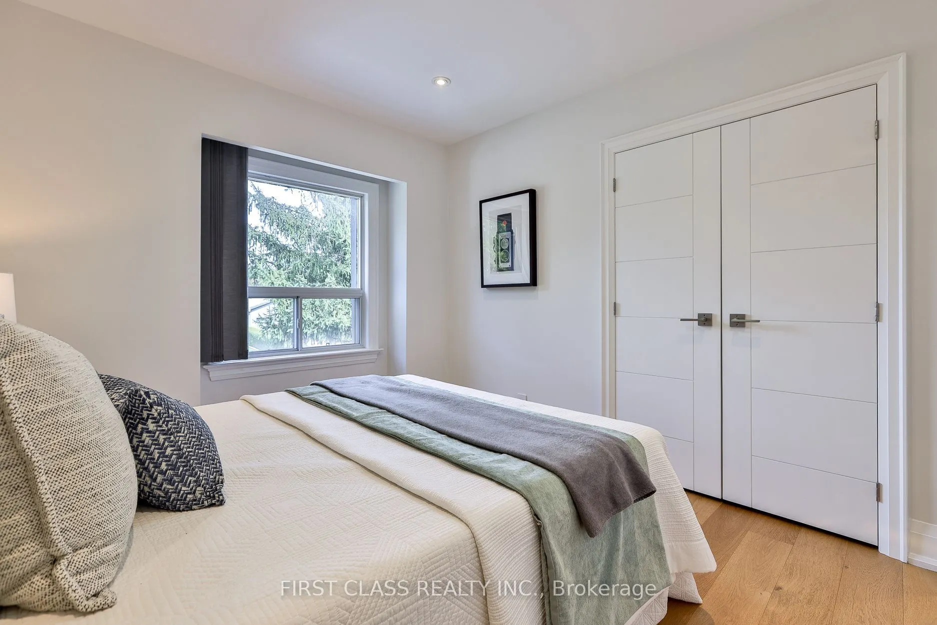27 Delair Crescent