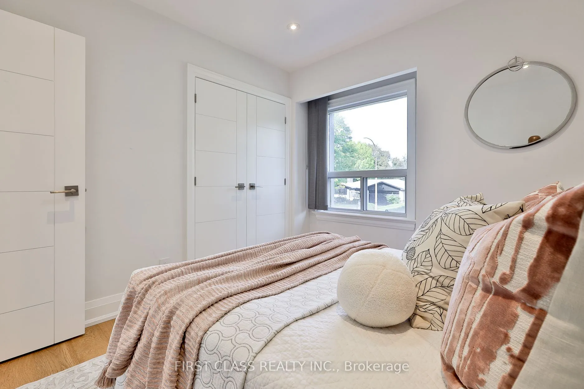27 Delair Crescent