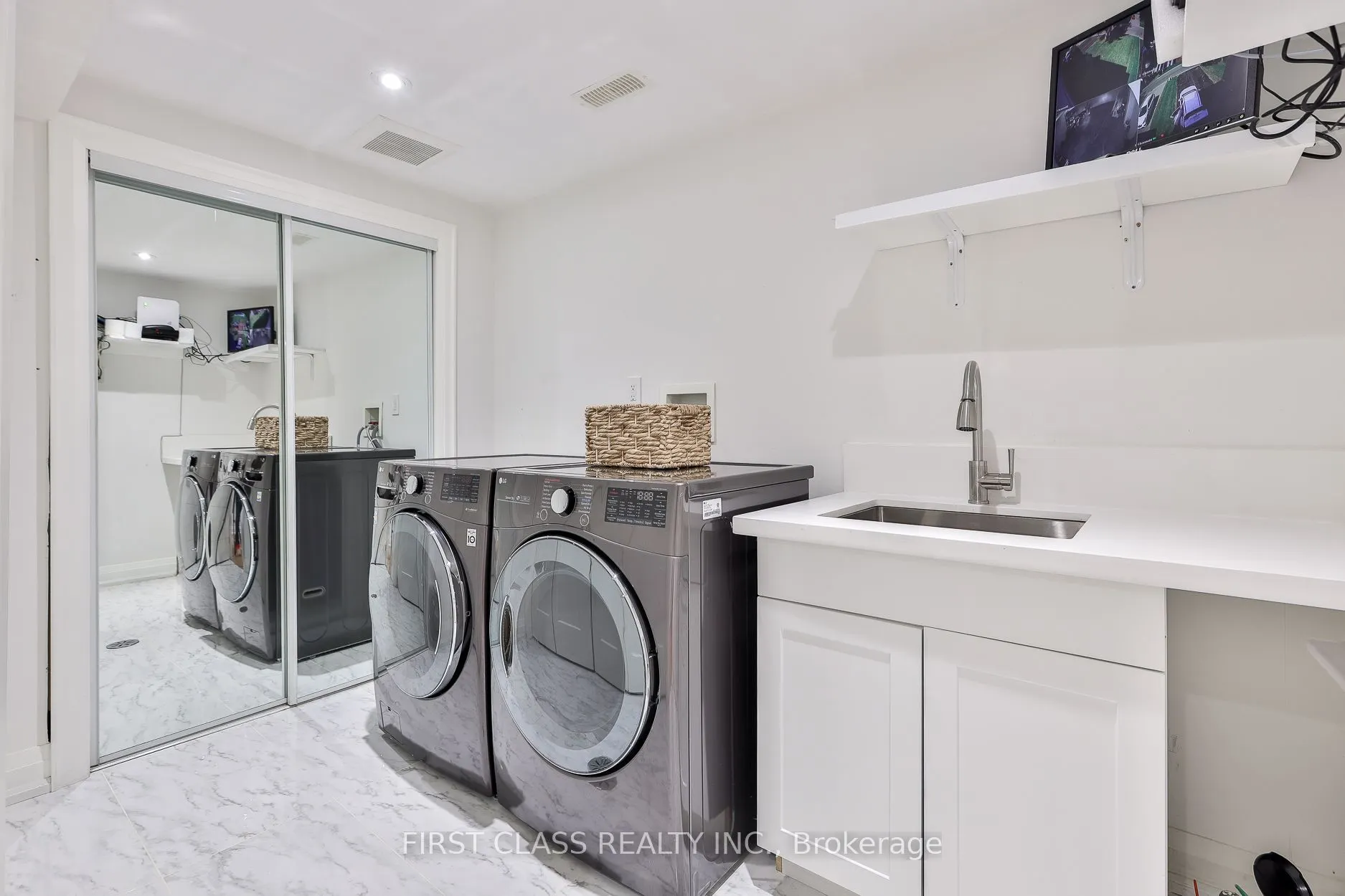 27 Delair Crescent