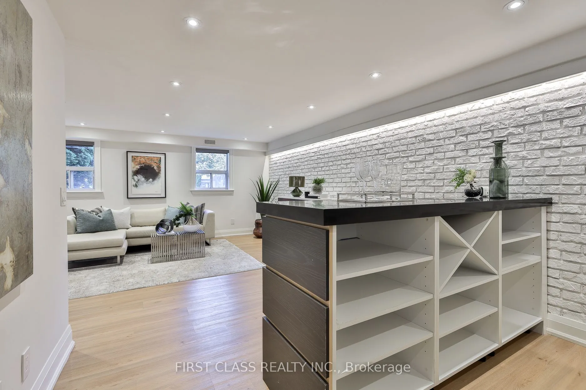 27 Delair Crescent