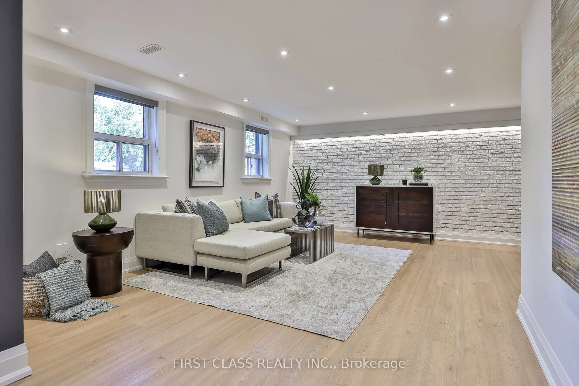 27 Delair Crescent
