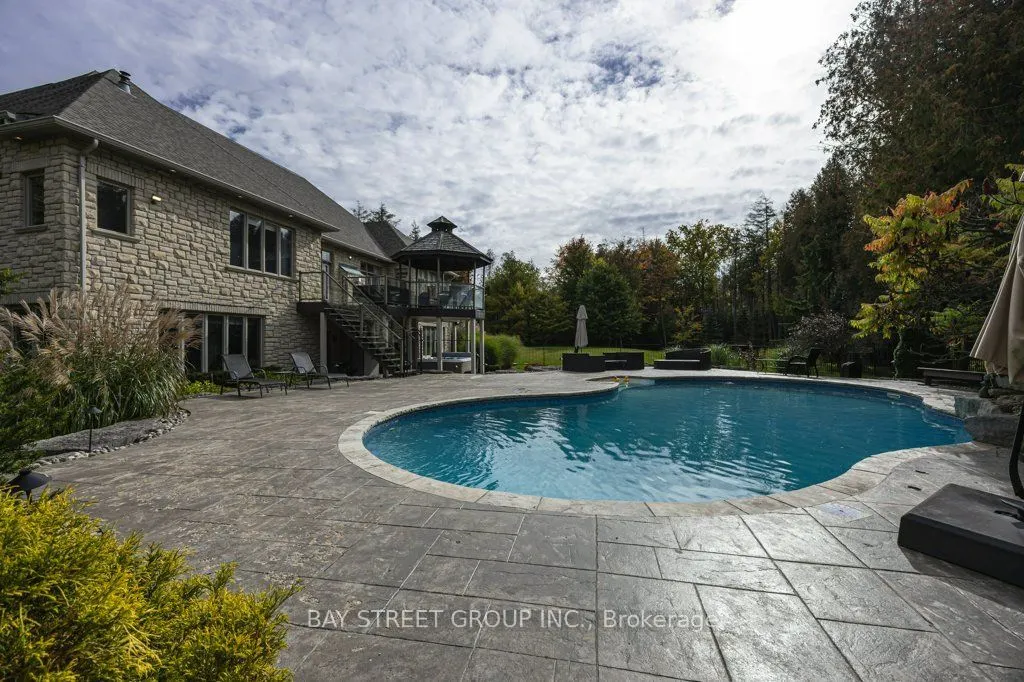 5 River Stone Court