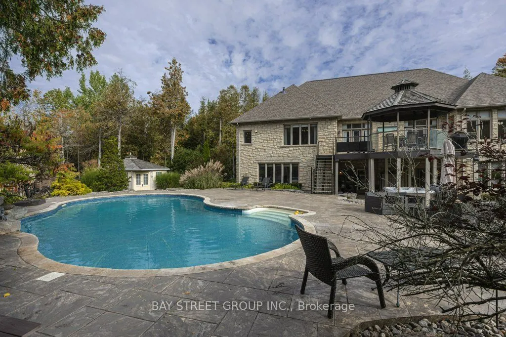 5 River Stone Court