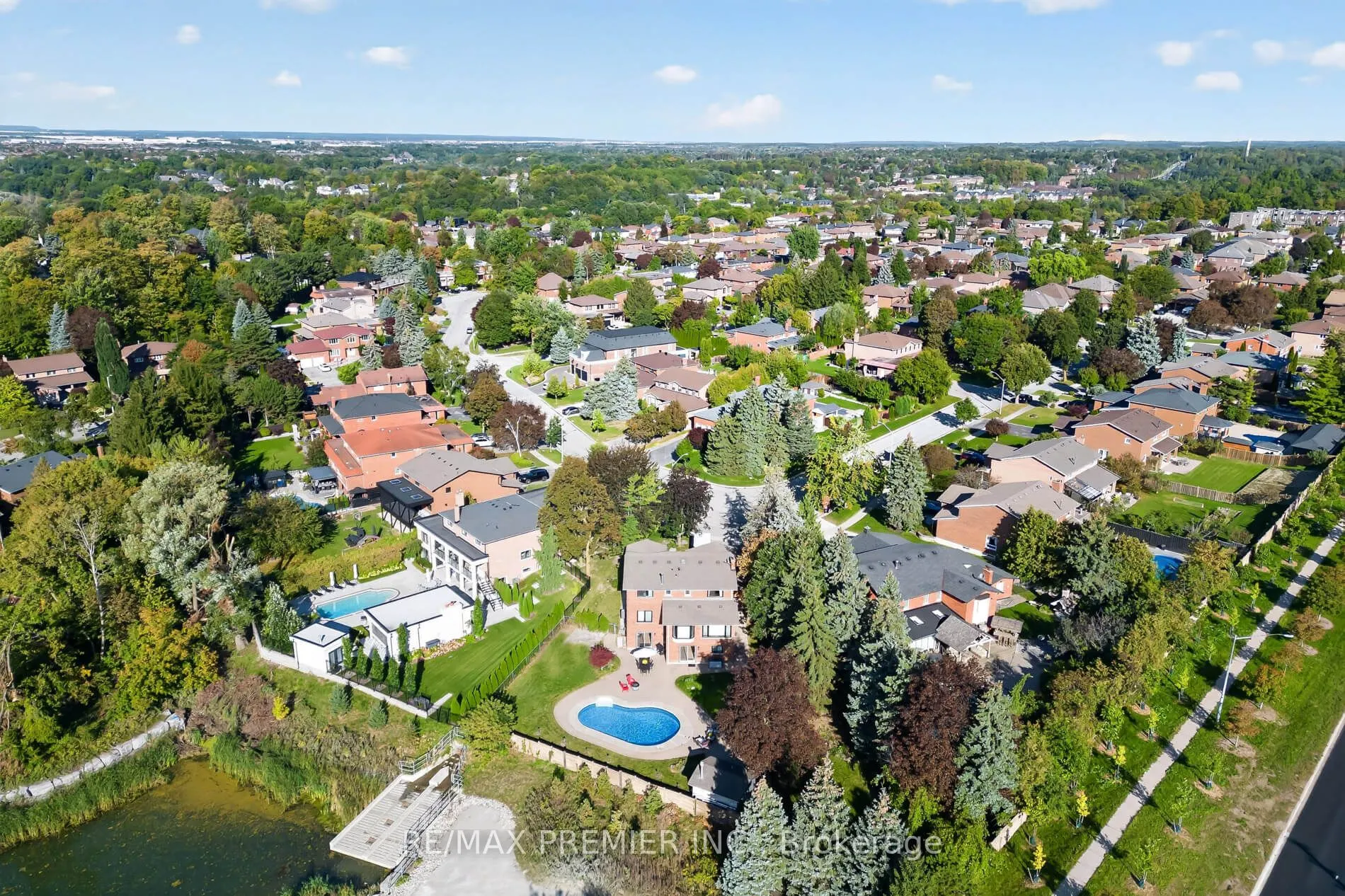 35 Yellow Pine Crescent