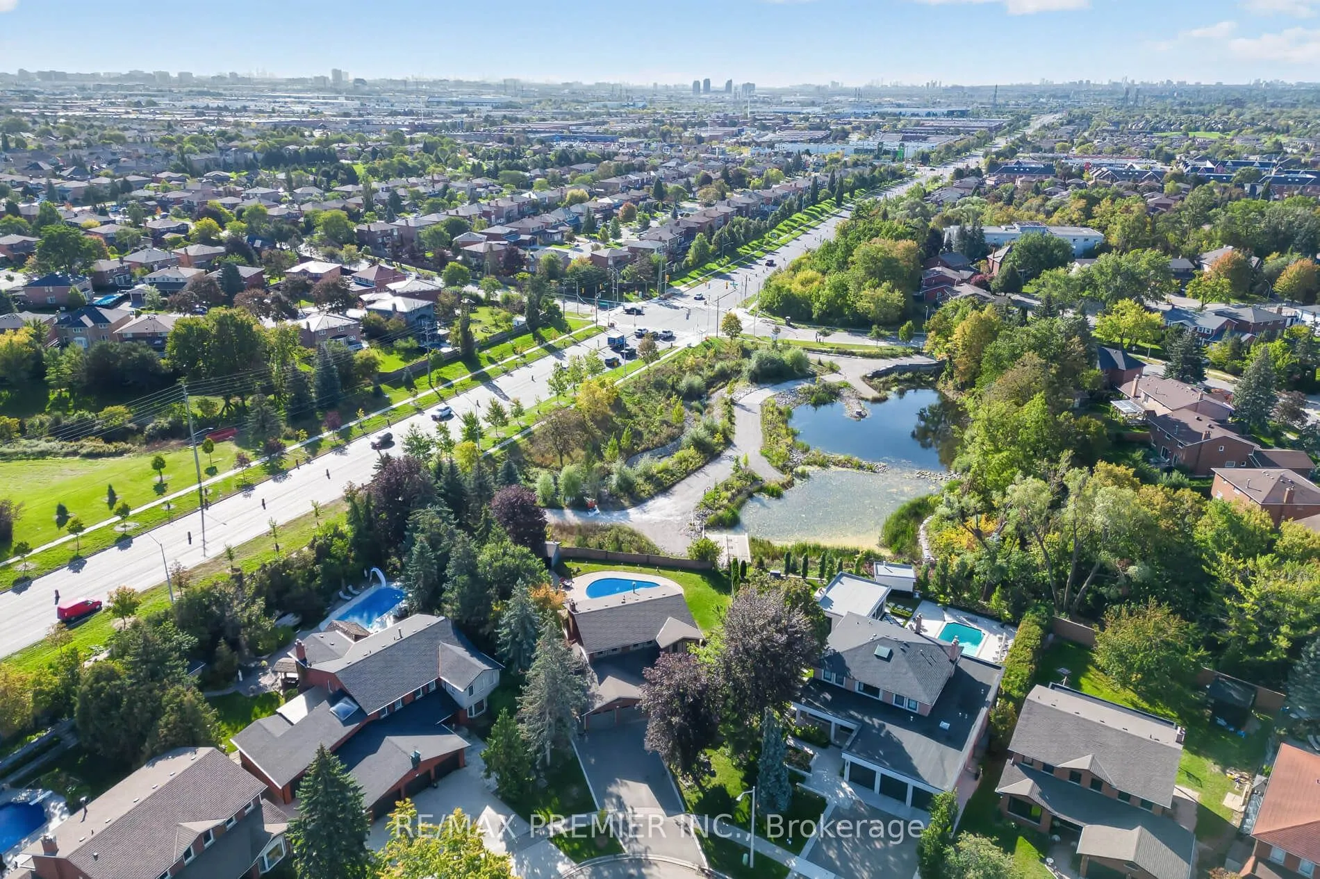 35 Yellow Pine Crescent