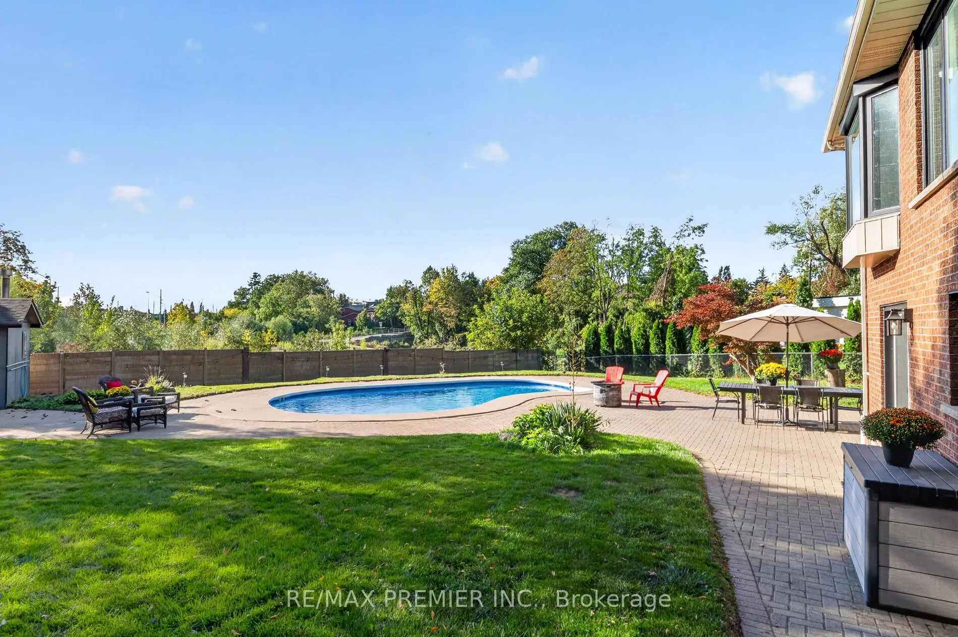 35 Yellow Pine Crescent