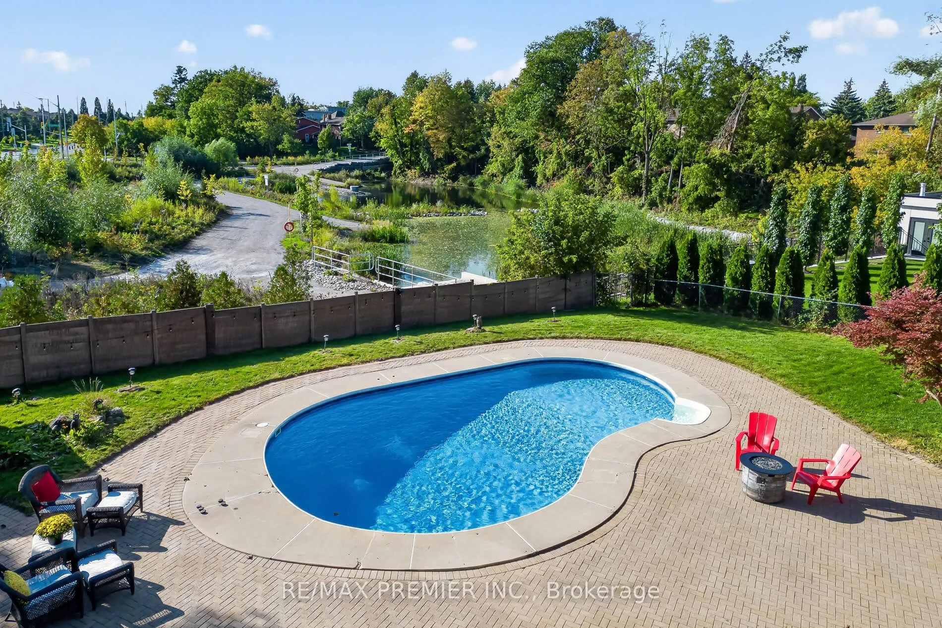 35 Yellow Pine Crescent