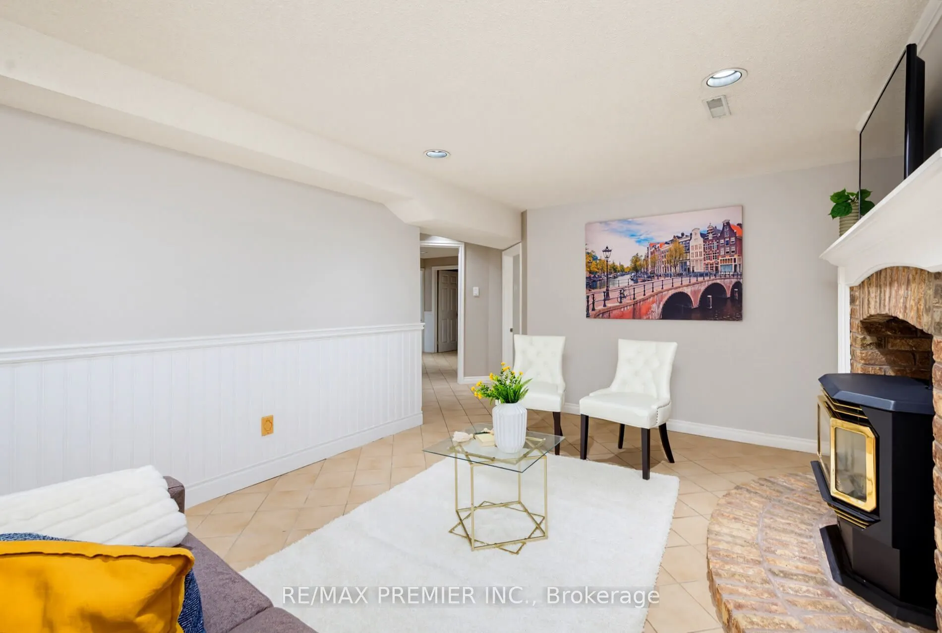 35 Yellow Pine Crescent