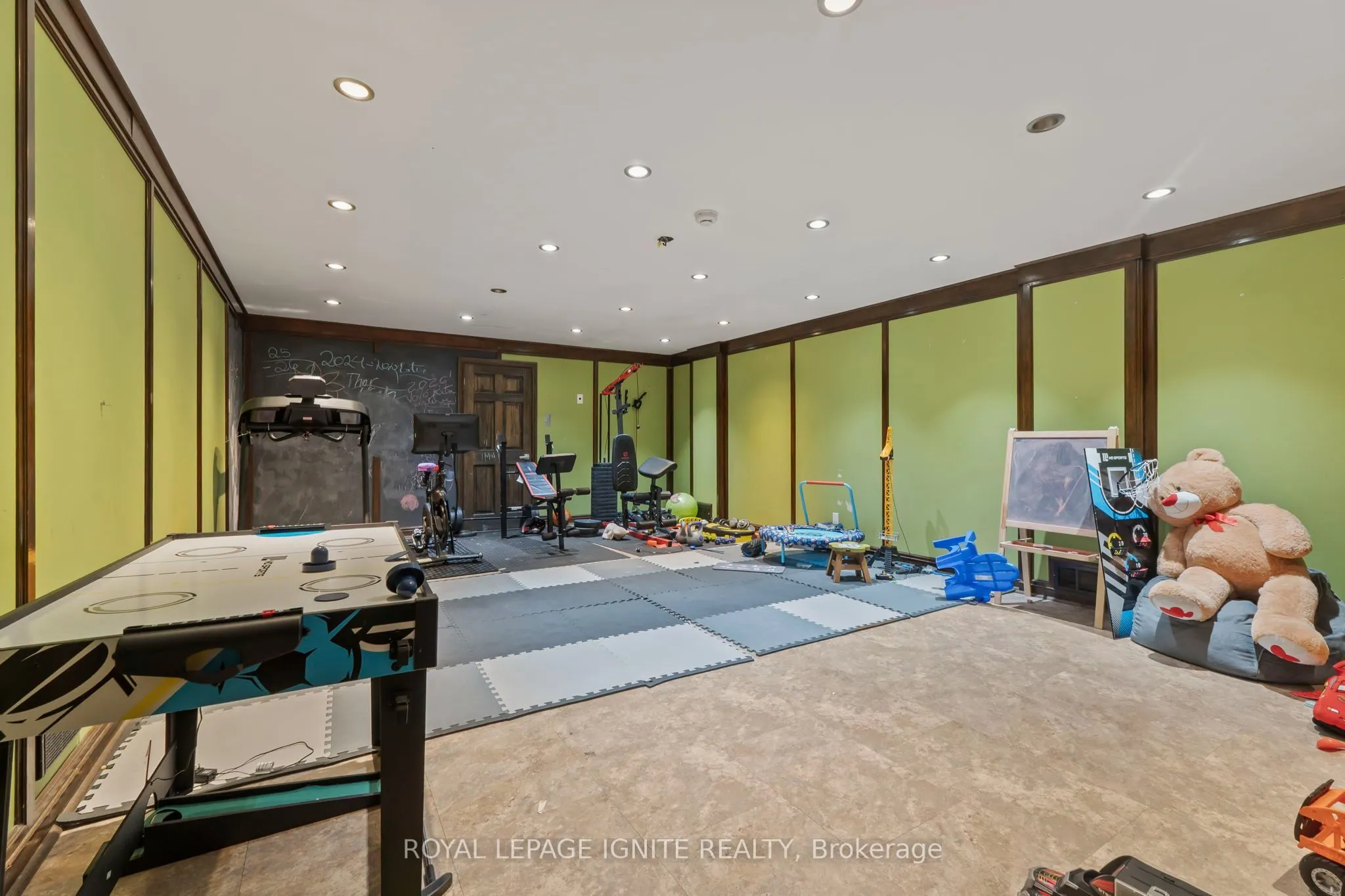 8 Ridgevale Drive