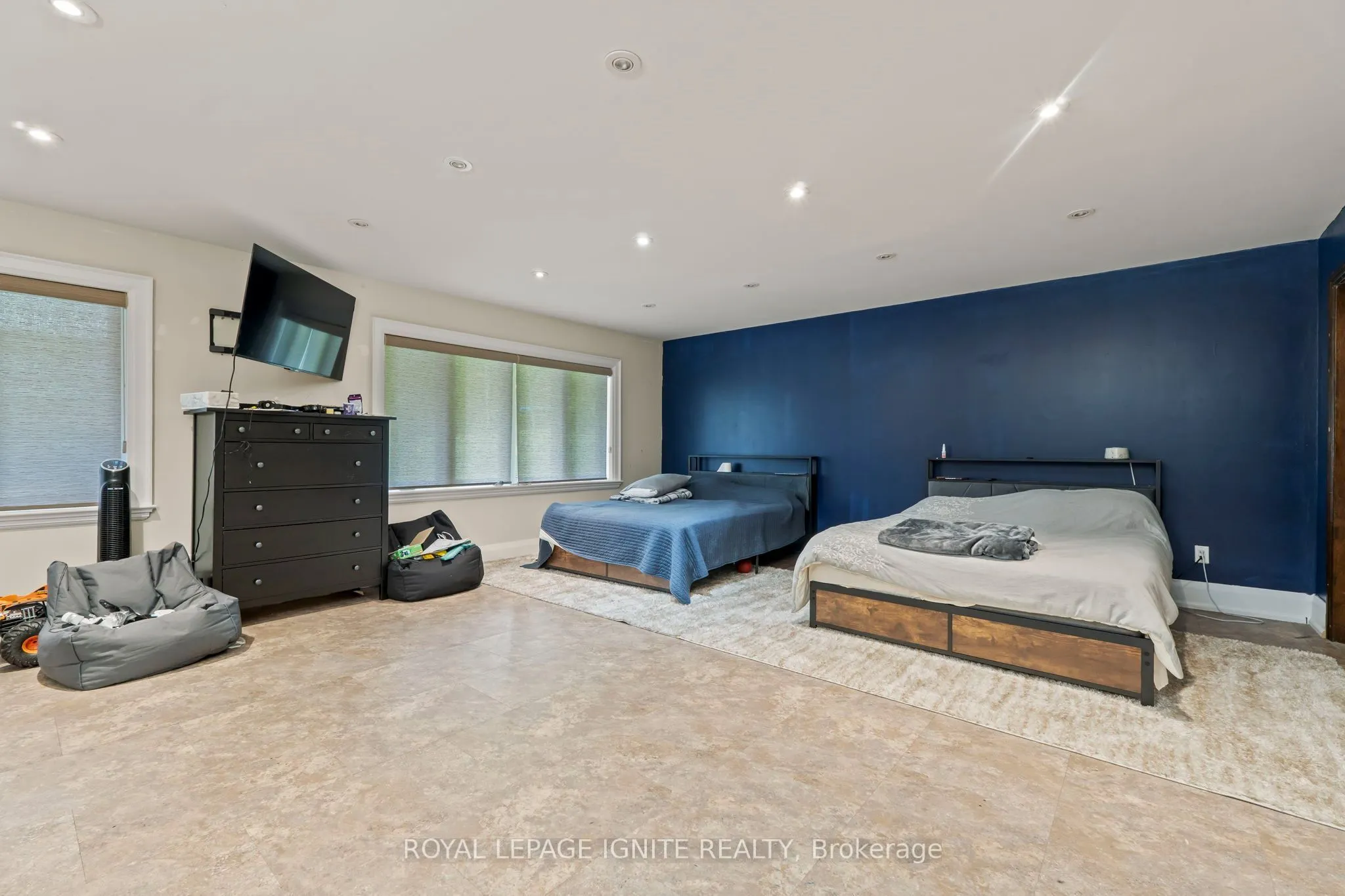 8 Ridgevale Drive