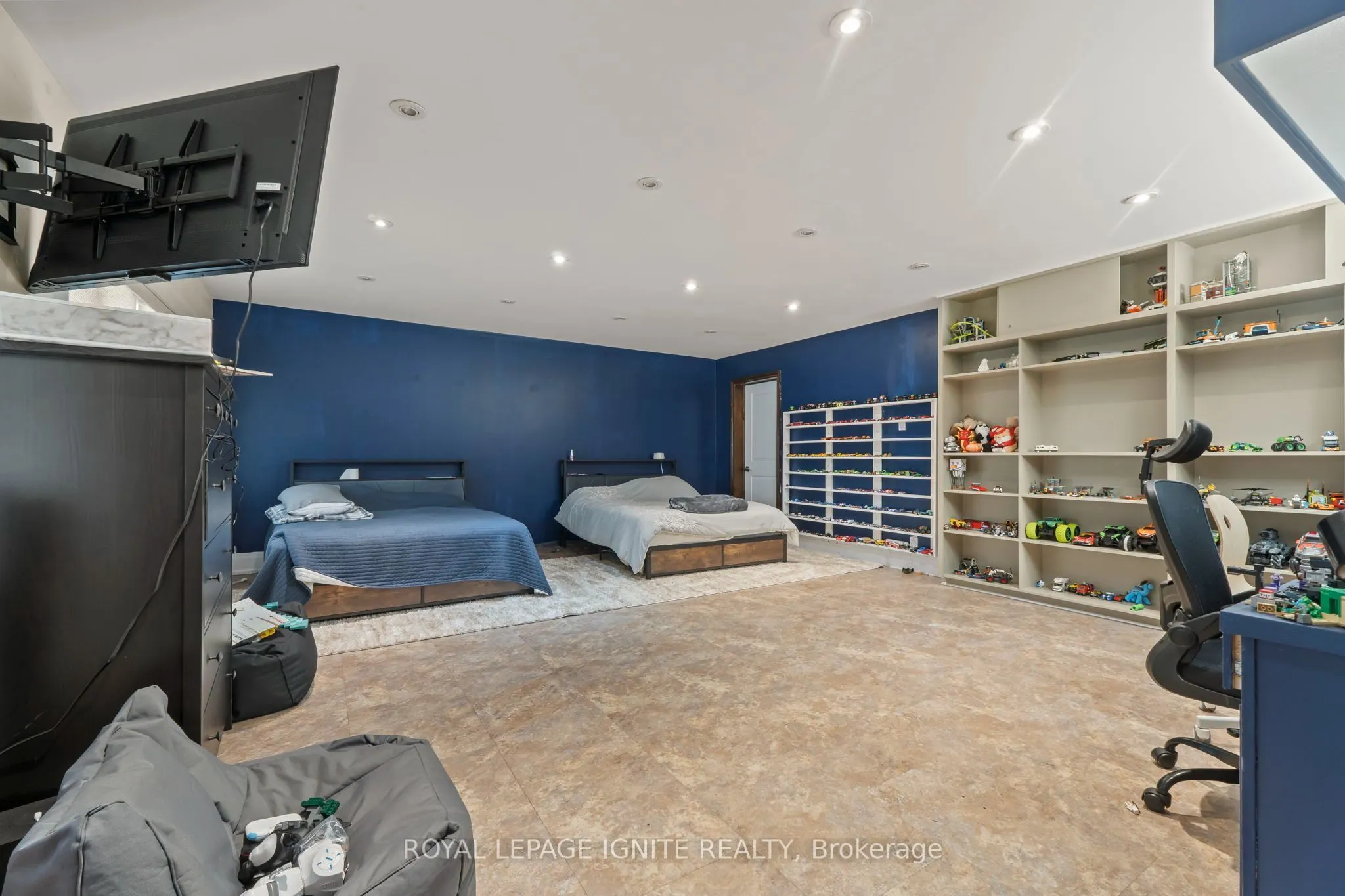8 Ridgevale Drive