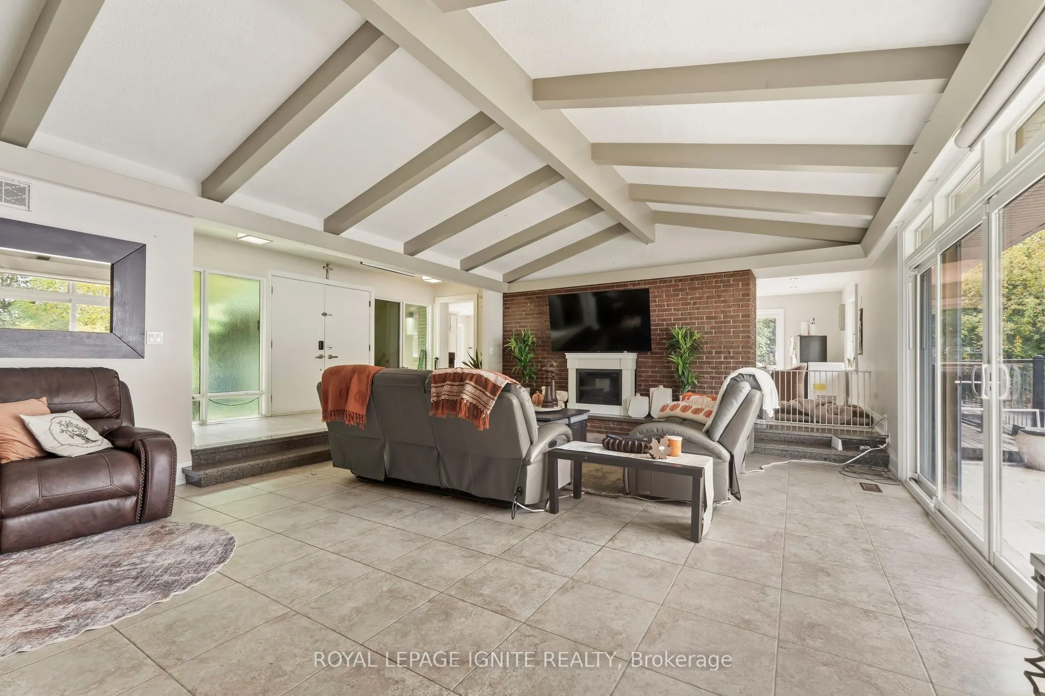 8 Ridgevale Drive