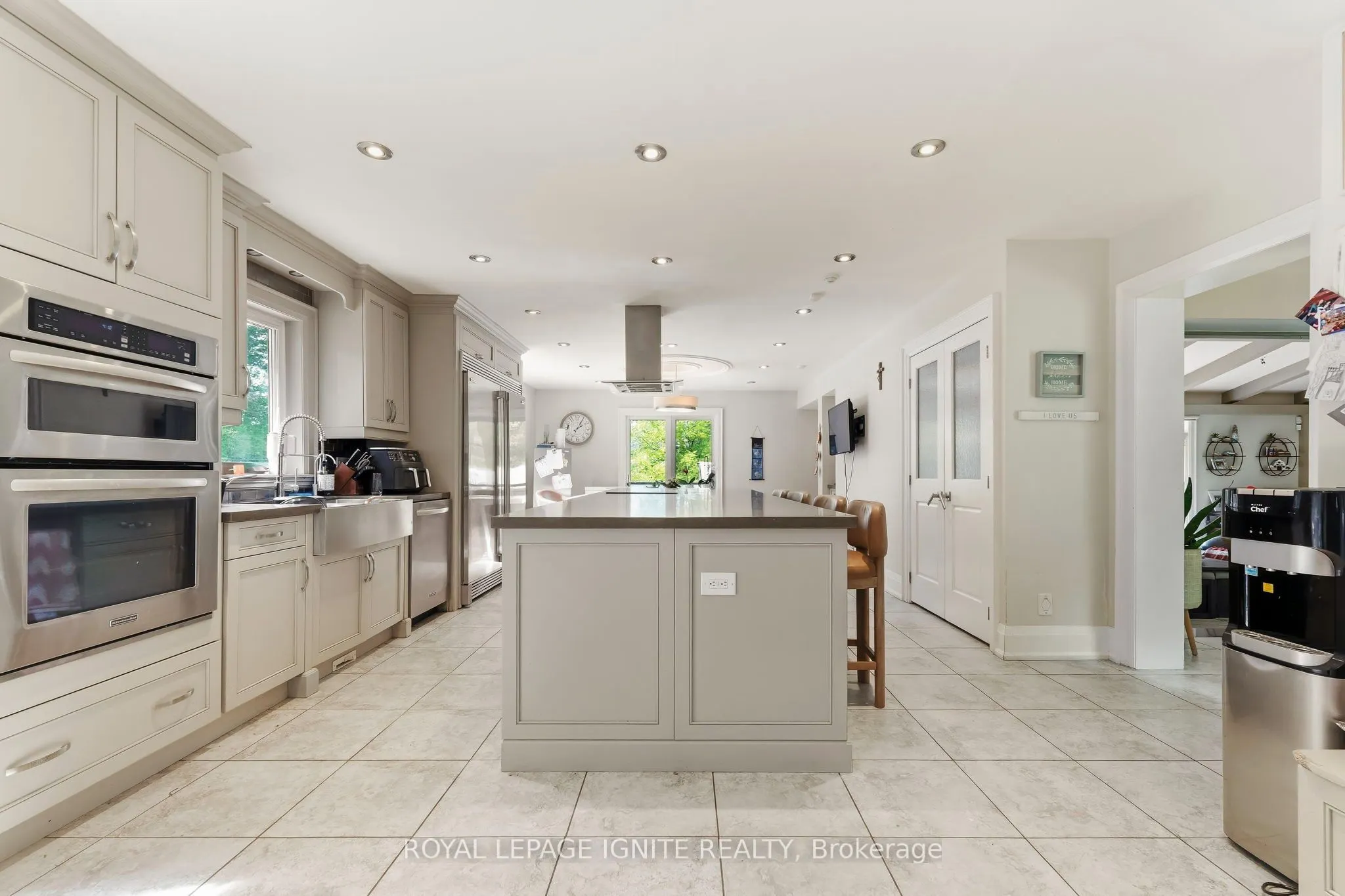 8 Ridgevale Drive