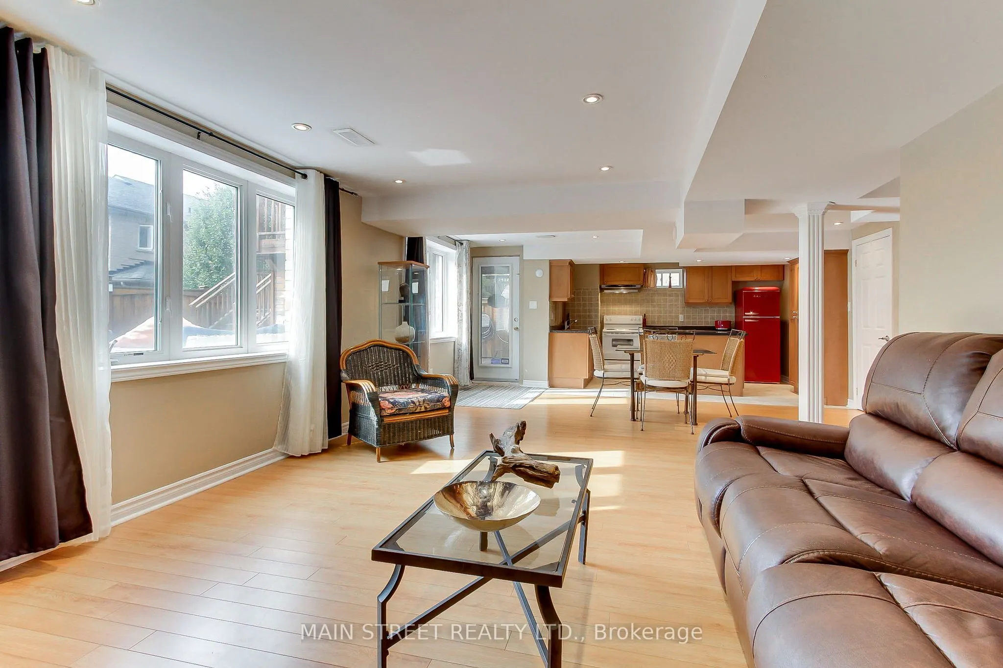 196 Wainscot Avenue