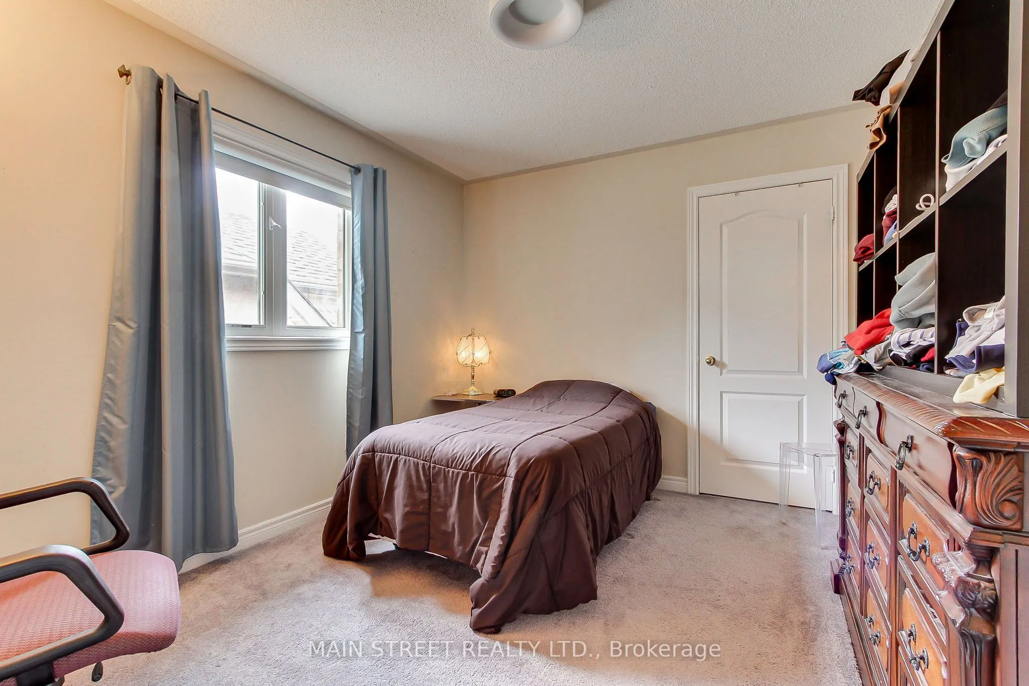 196 Wainscot Avenue
