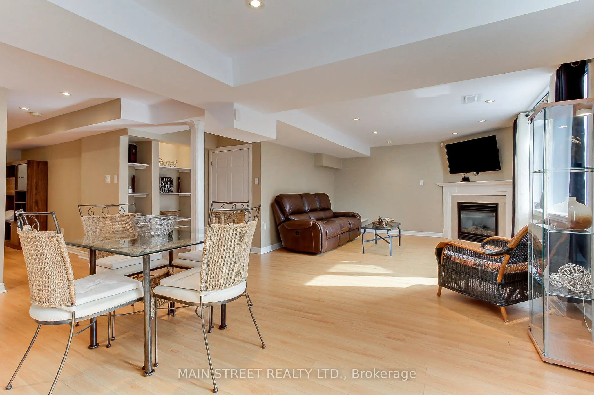 196 Wainscot Avenue