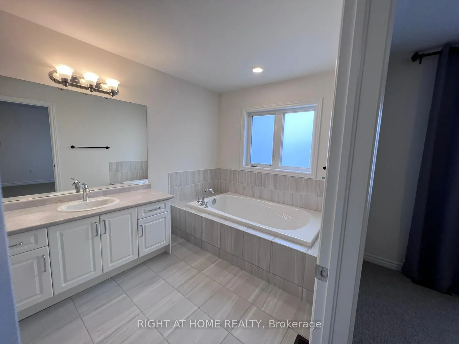 2250 Grainger Loop