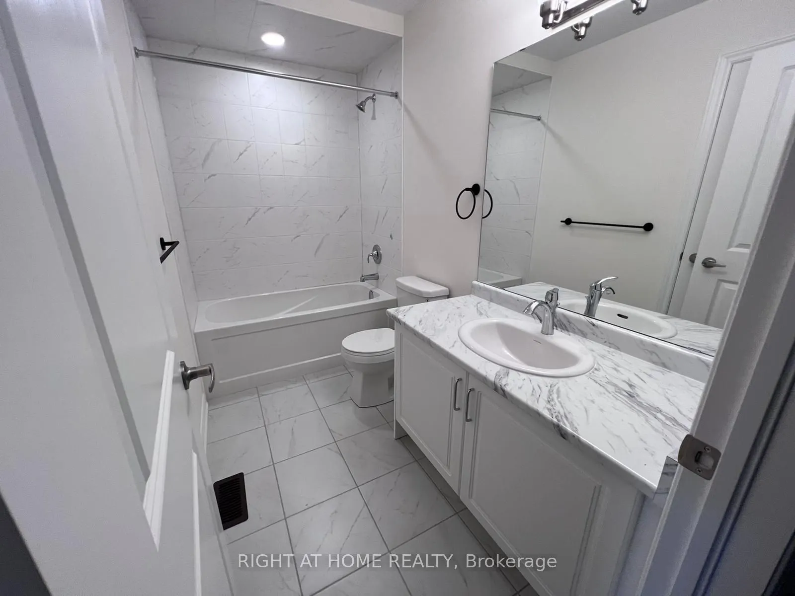2250 Grainger Loop