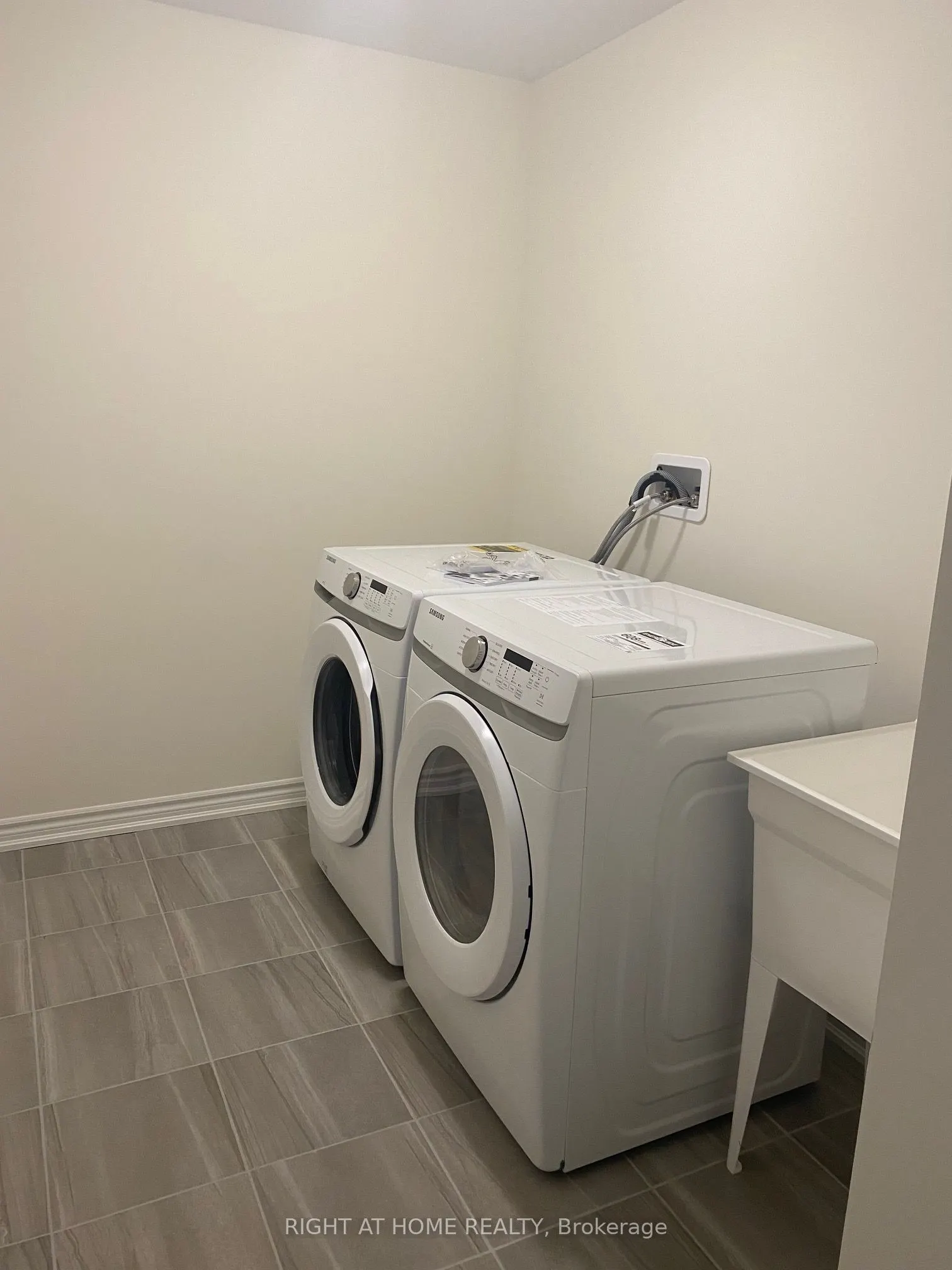 2250 Grainger Loop