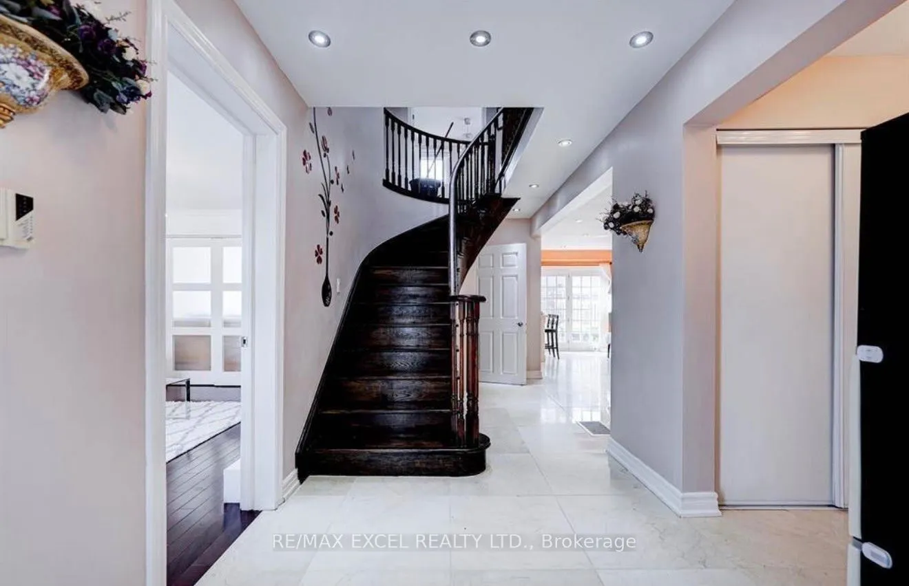 70 Weldrick Road E #Upper