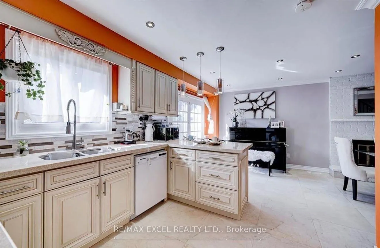 70 Weldrick Road E #Upper