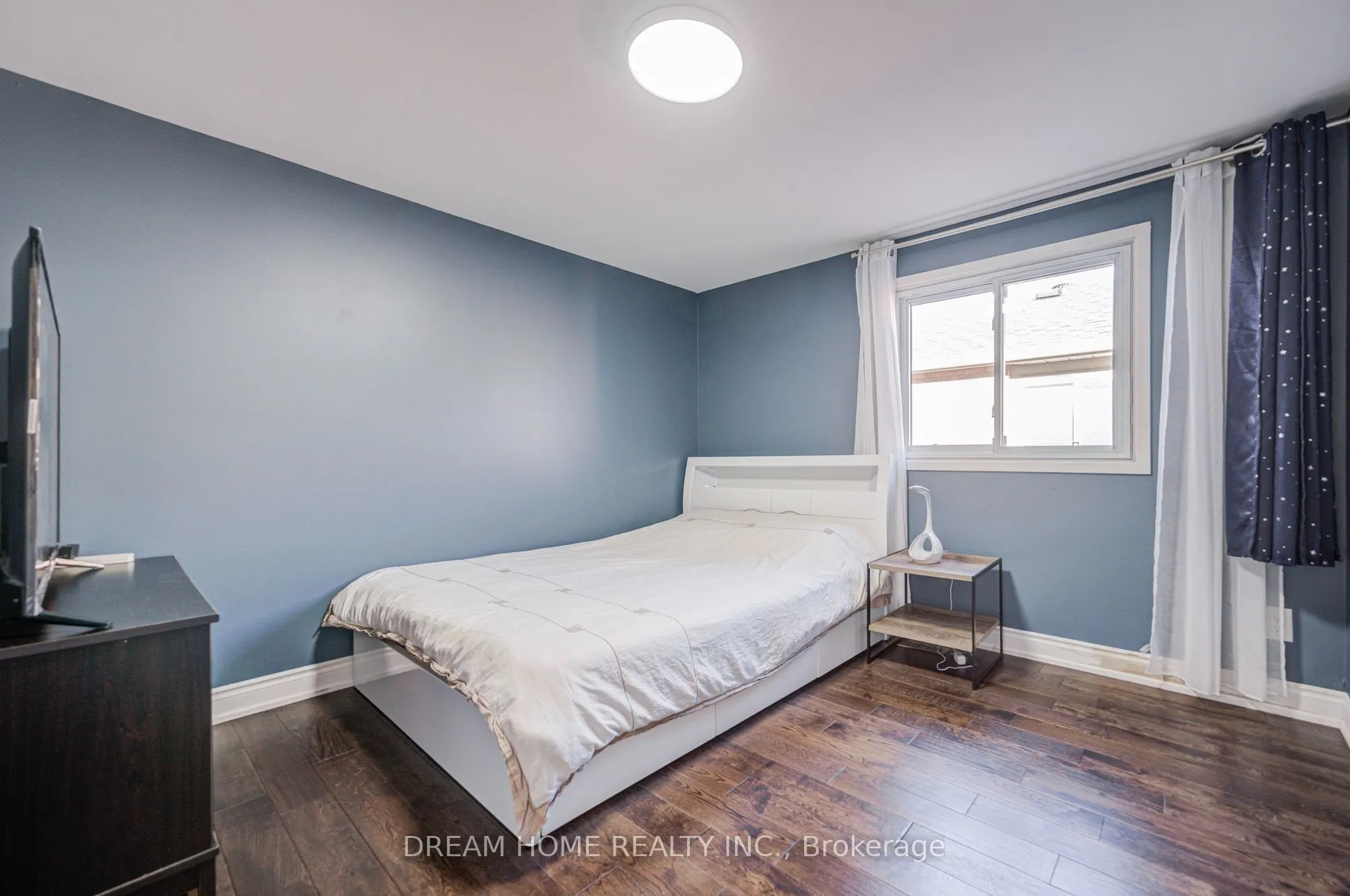 100 Douglas Haig Drive