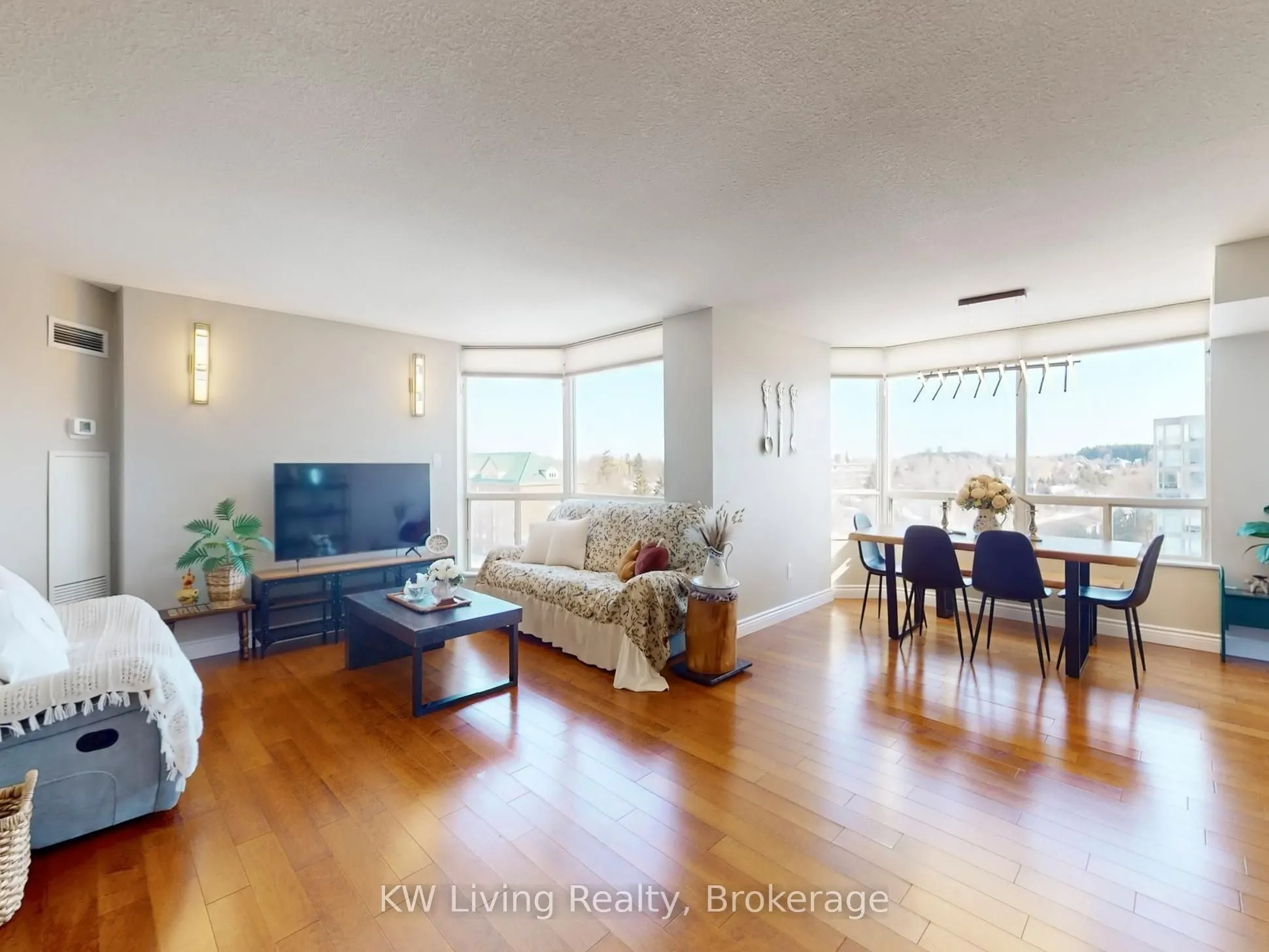 309 Major Mackenzie Drive #909