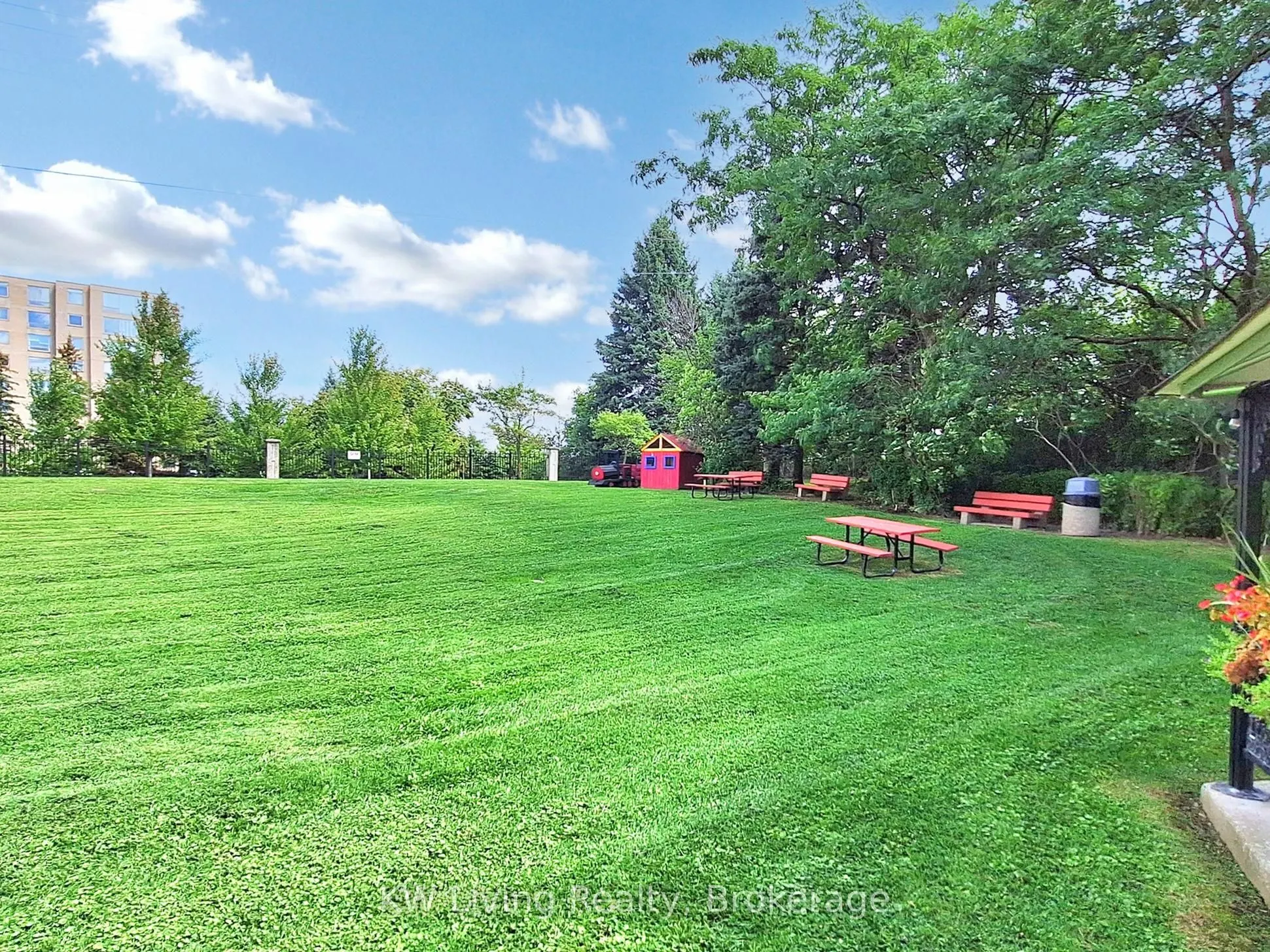 309 Major Mackenzie Drive #909