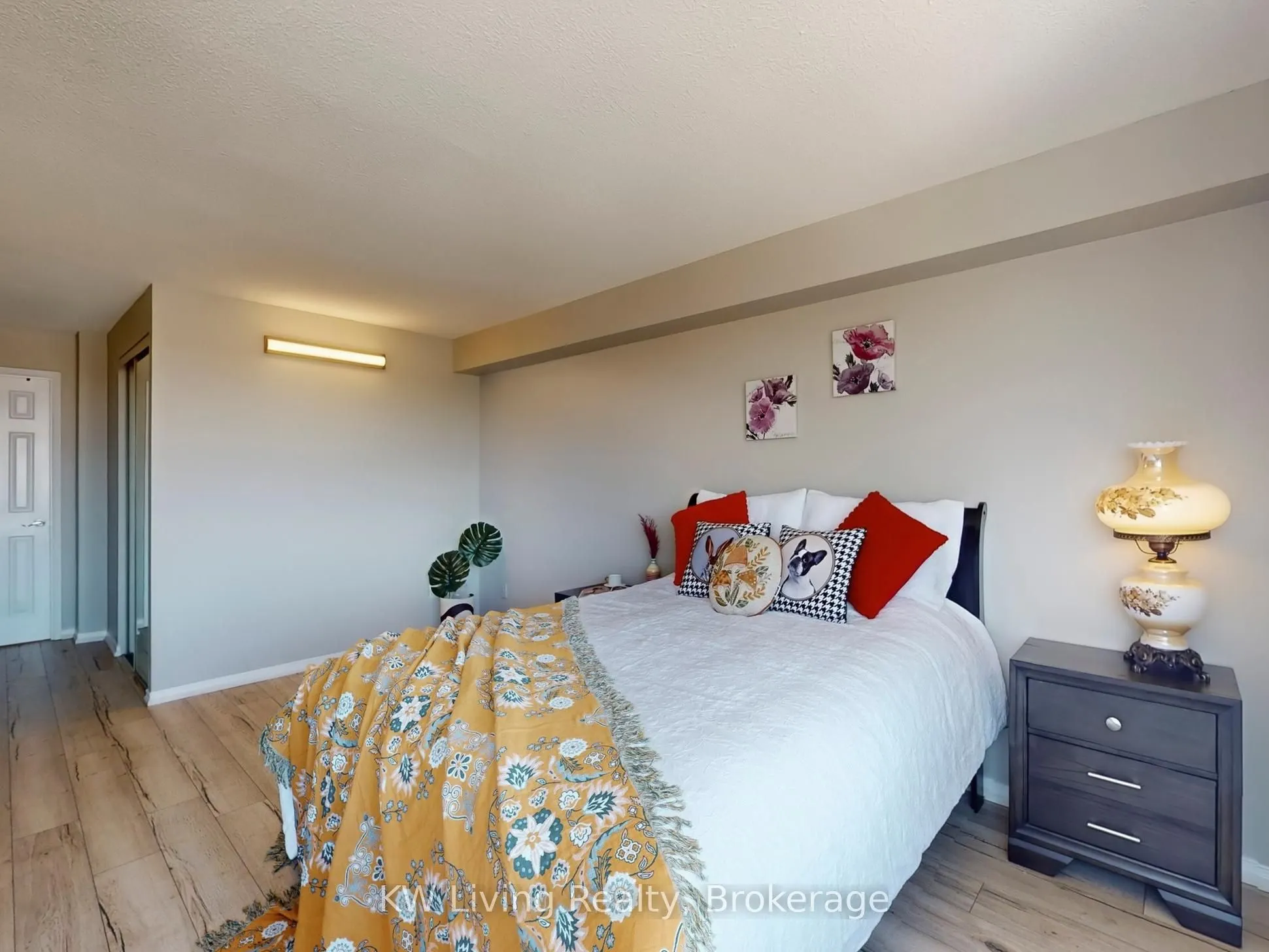 309 Major Mackenzie Drive #909