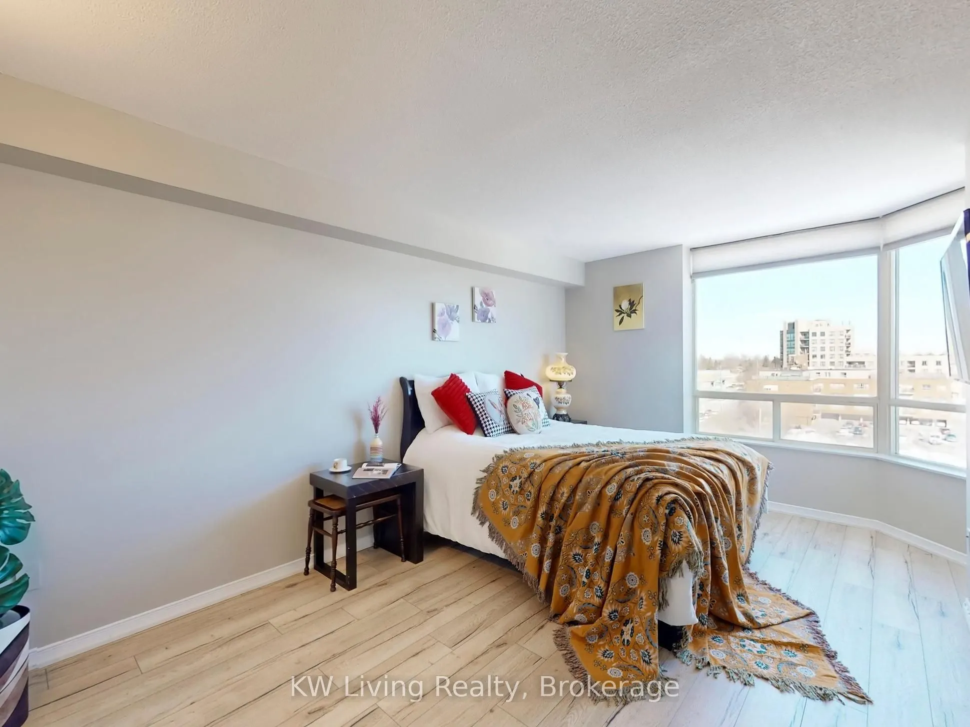 309 Major Mackenzie Drive #909