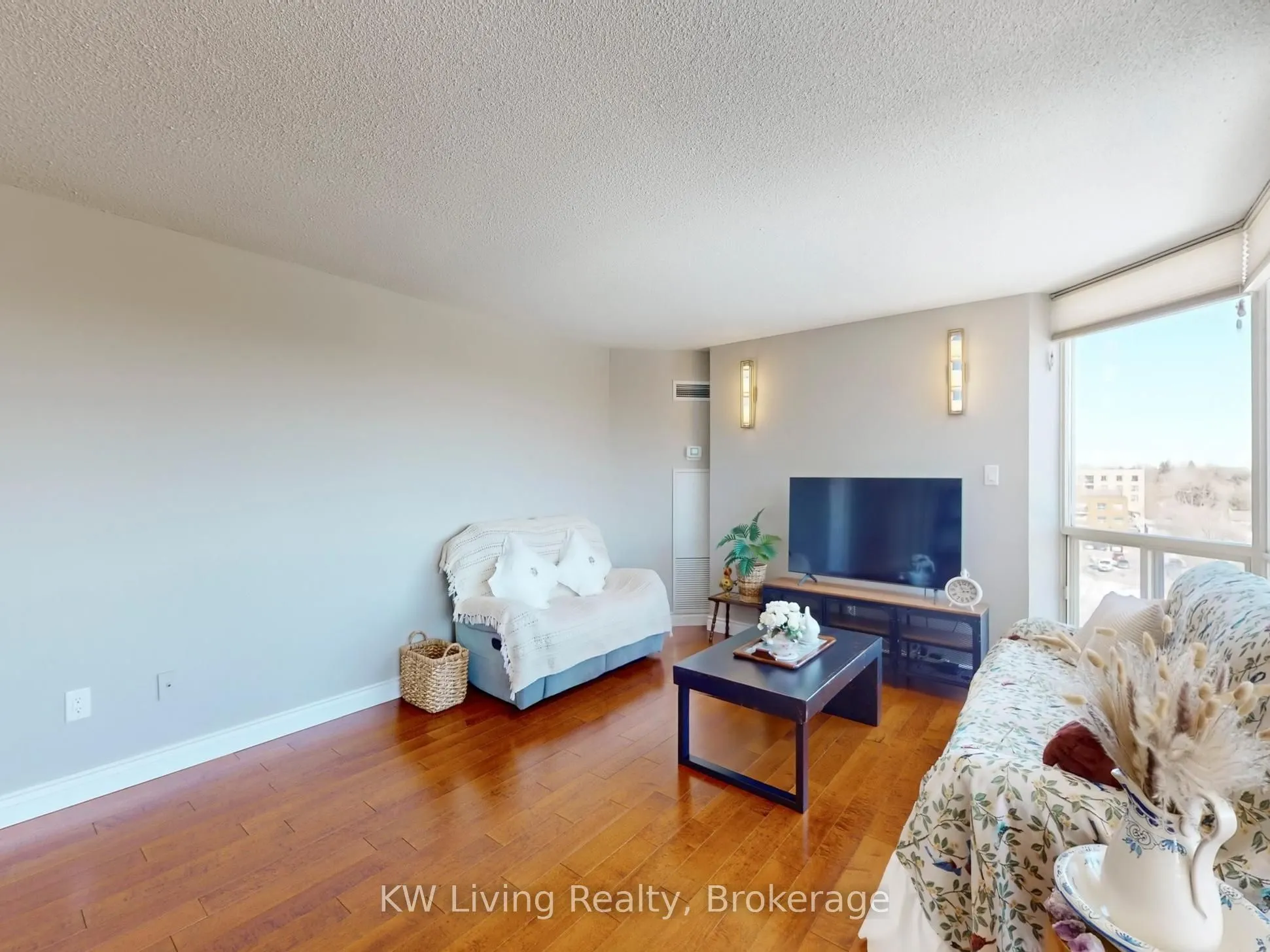 309 Major Mackenzie Drive #909