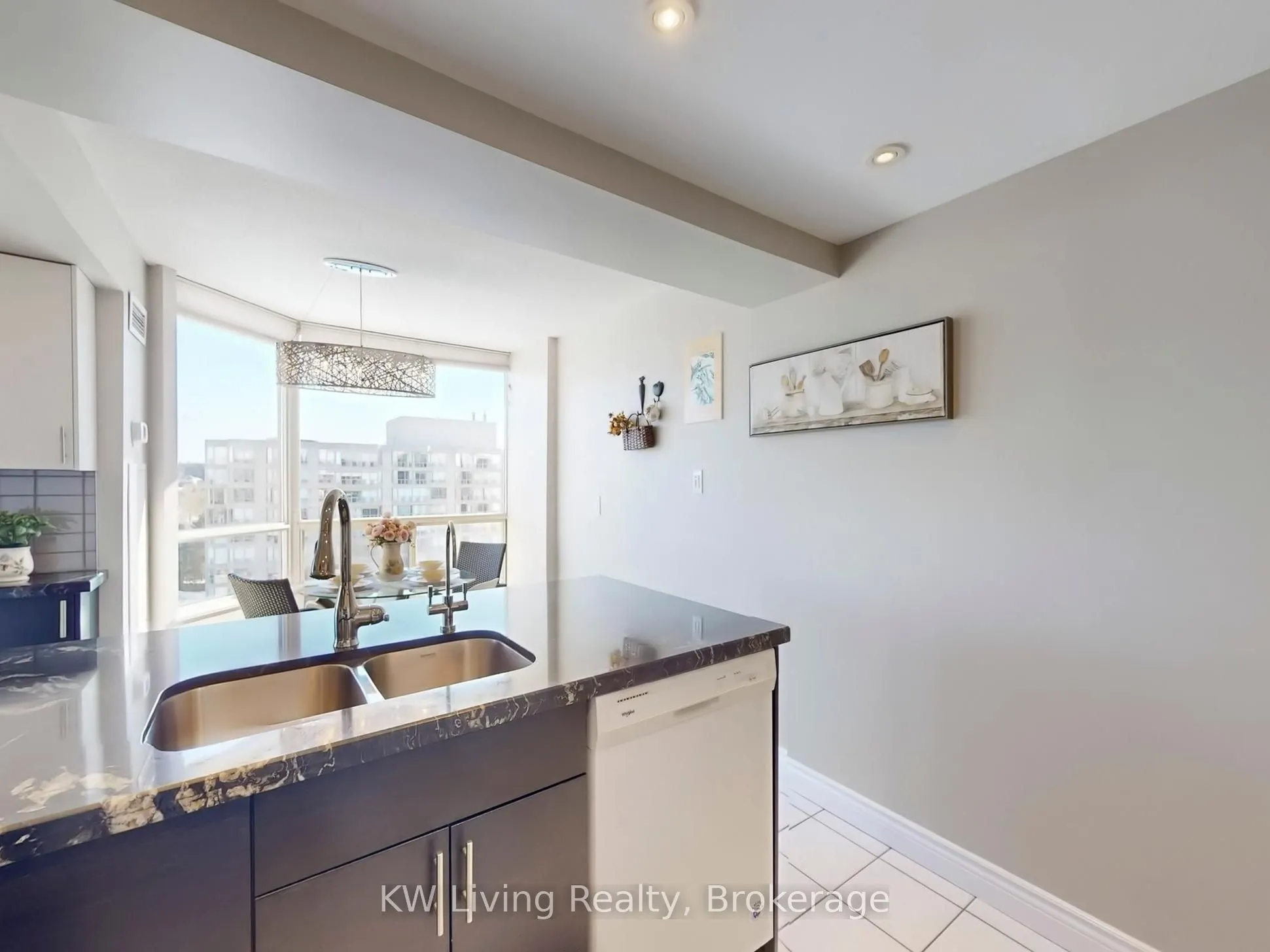 309 Major Mackenzie Drive #909