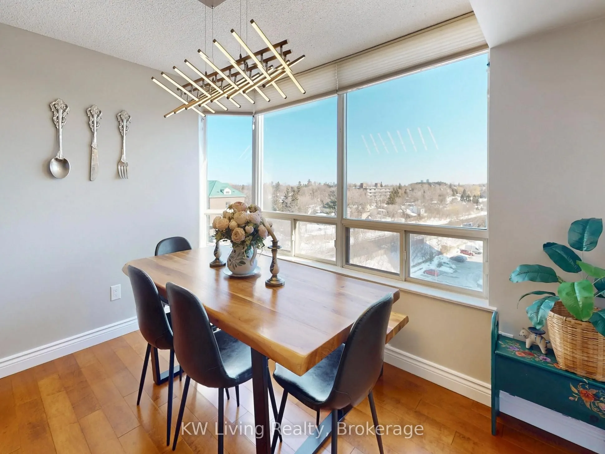 309 Major Mackenzie Drive #909