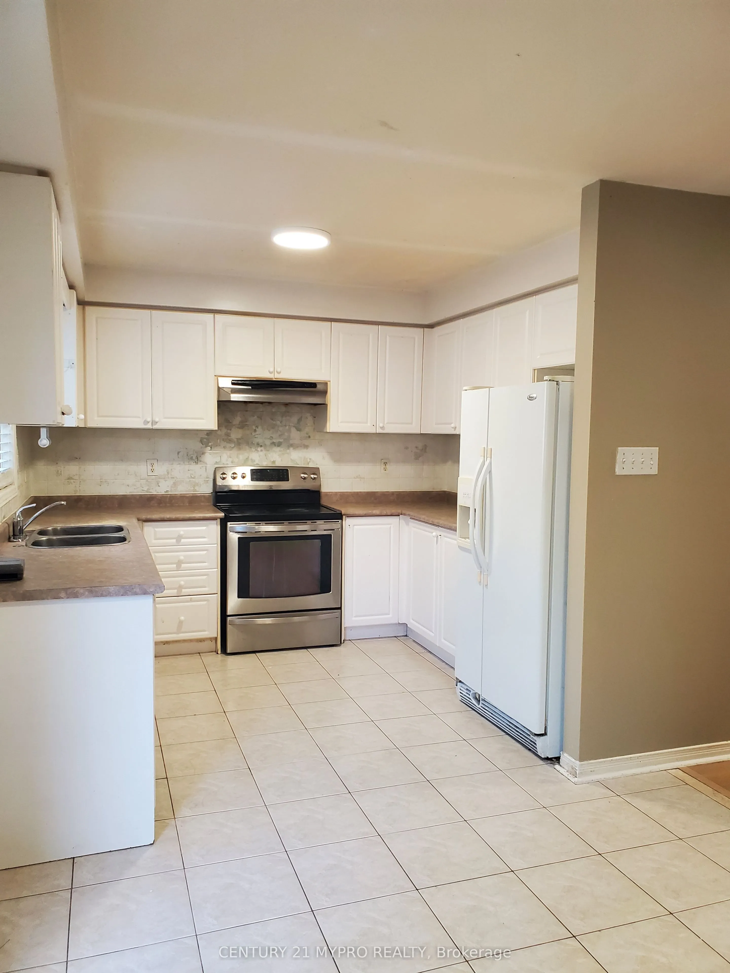 44 Grasslands Avenue