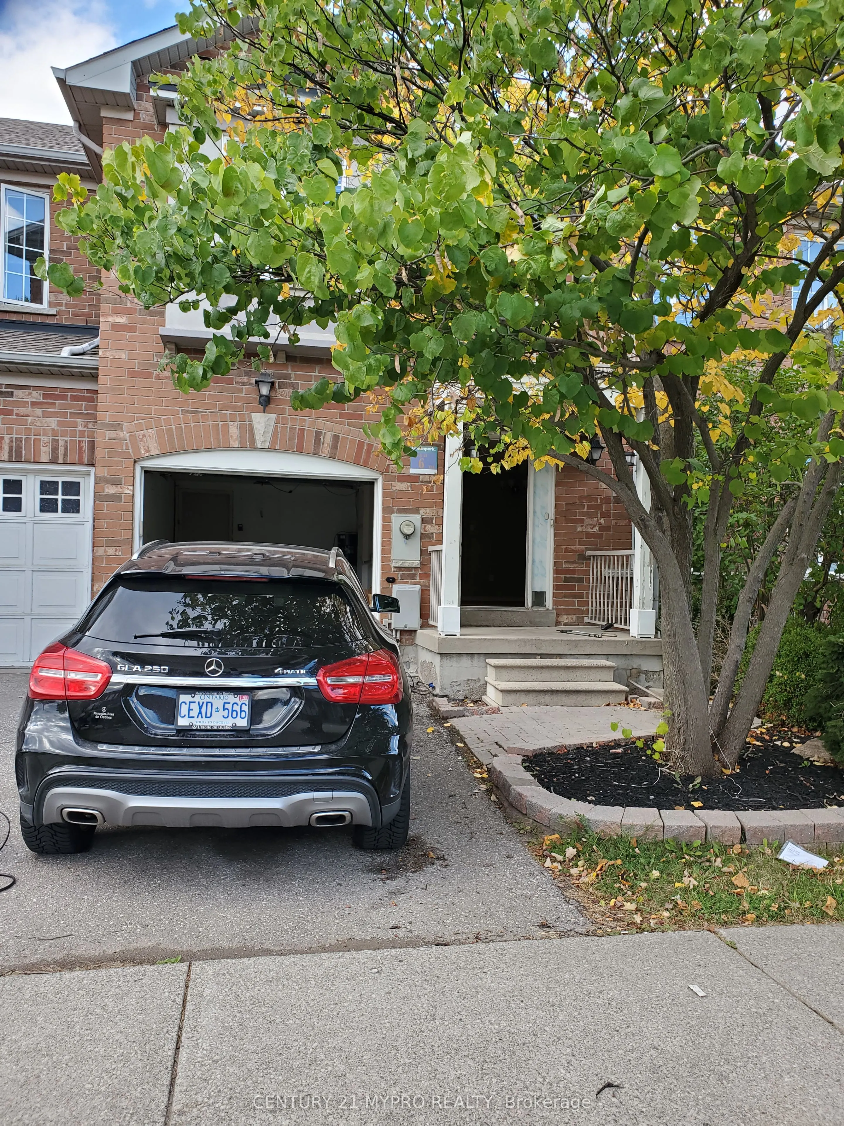 44 Grasslands Avenue