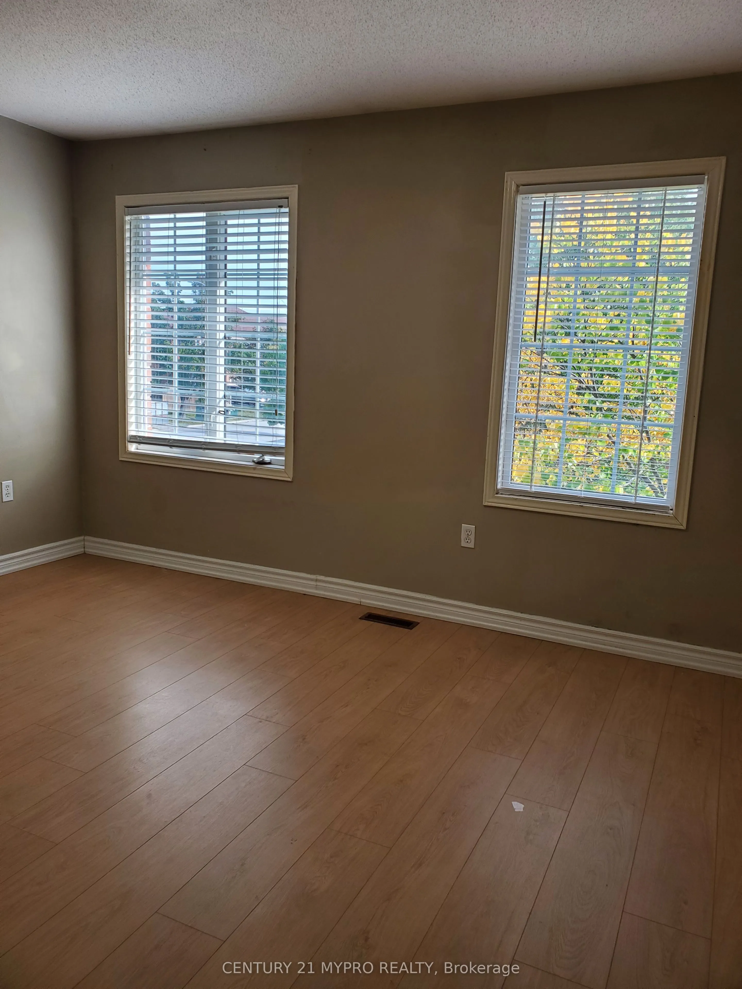 44 Grasslands Avenue