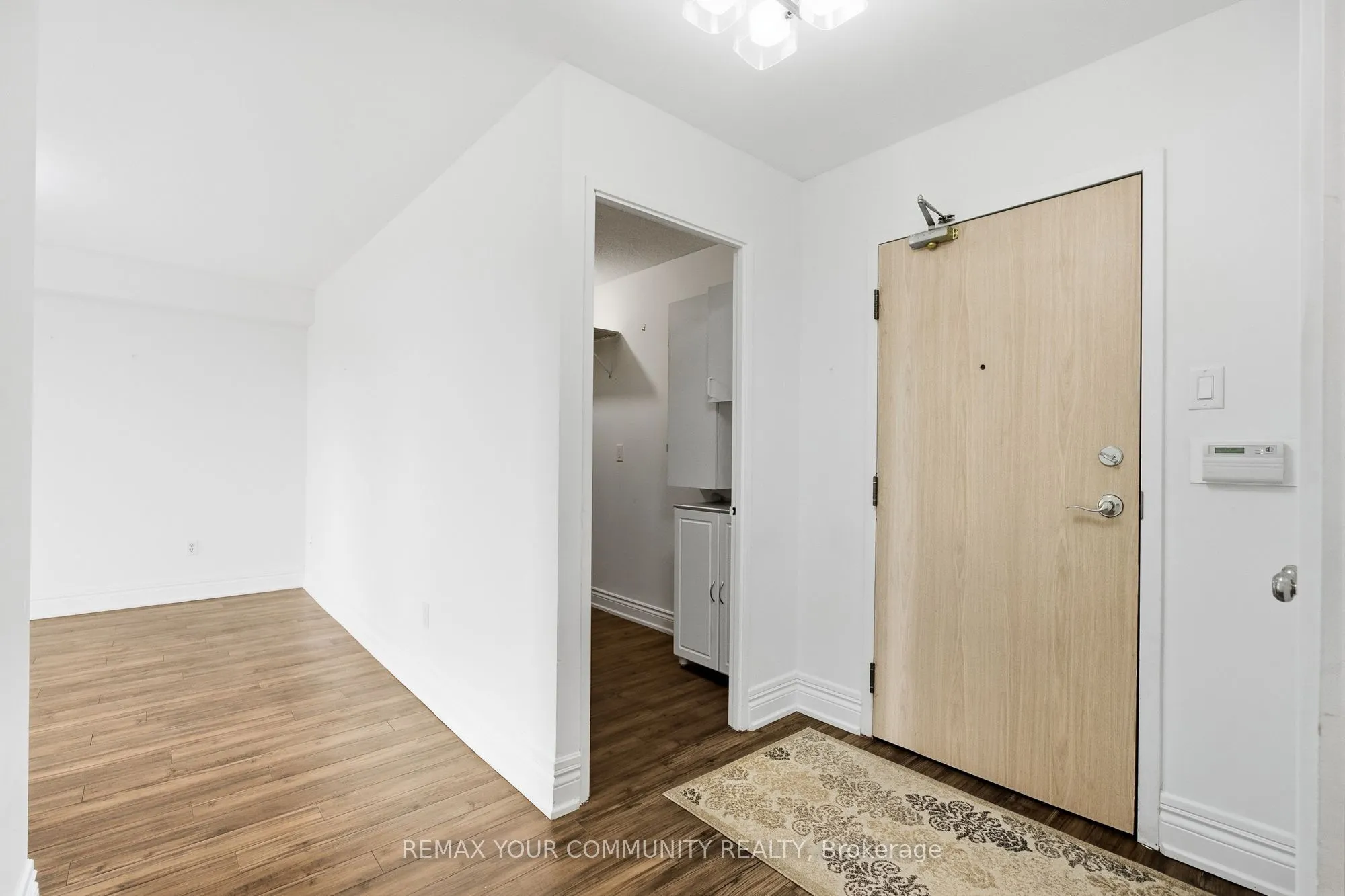 20 Harding Boulevard #402
